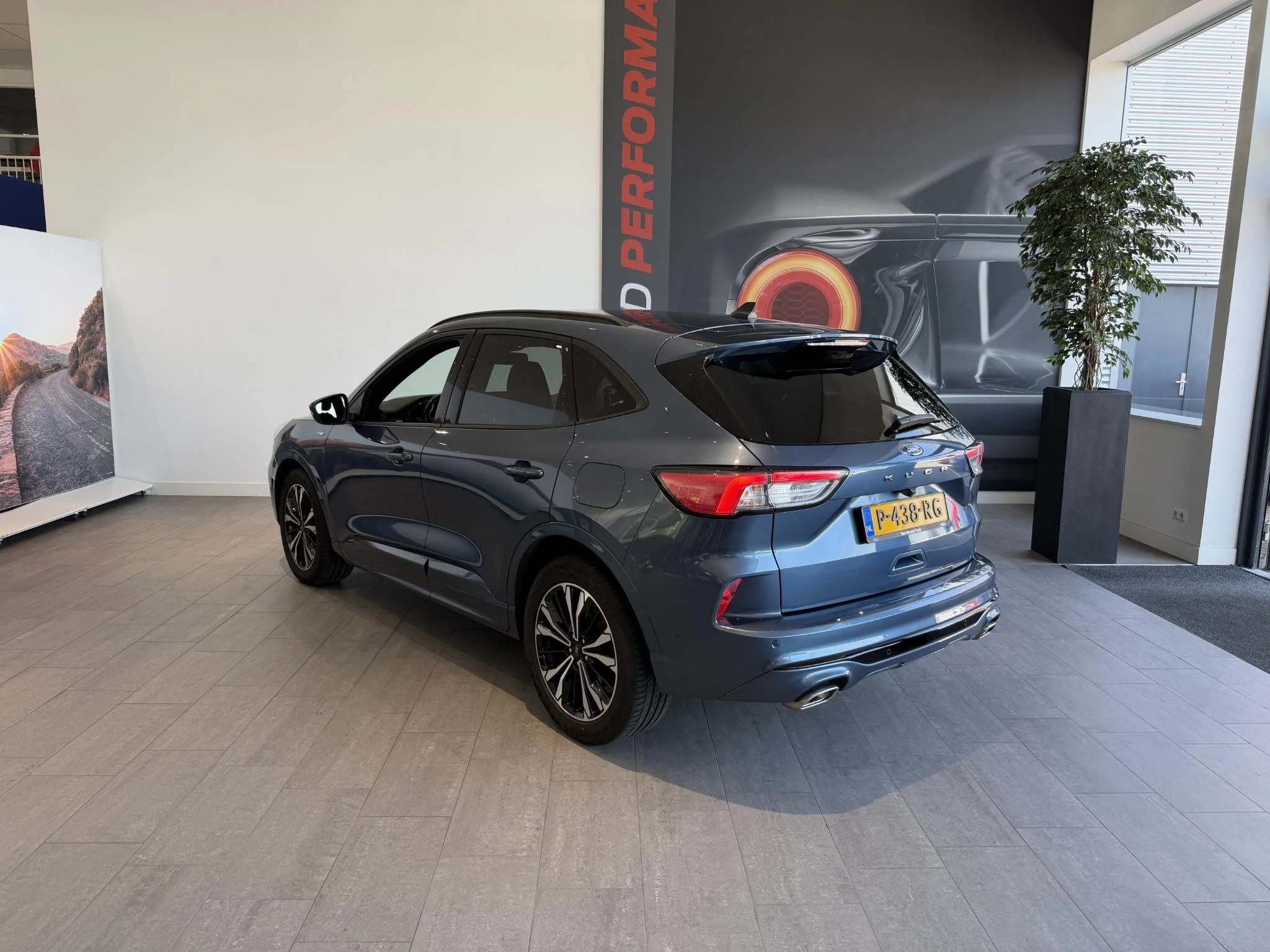 Ford Kuga met kenteken P-438-RG – autofoto 5