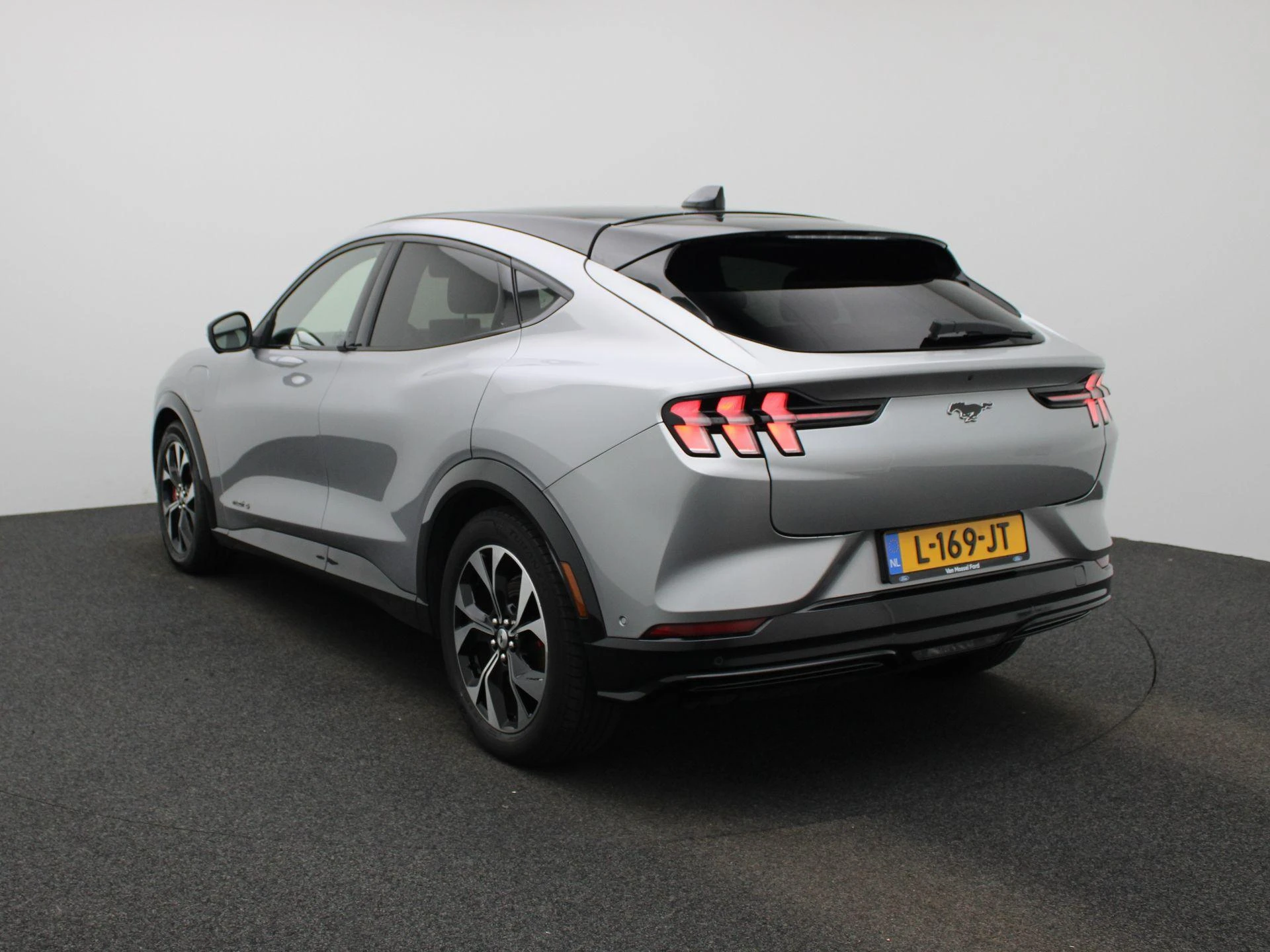 Ford MustangMach-E – autofoto 3