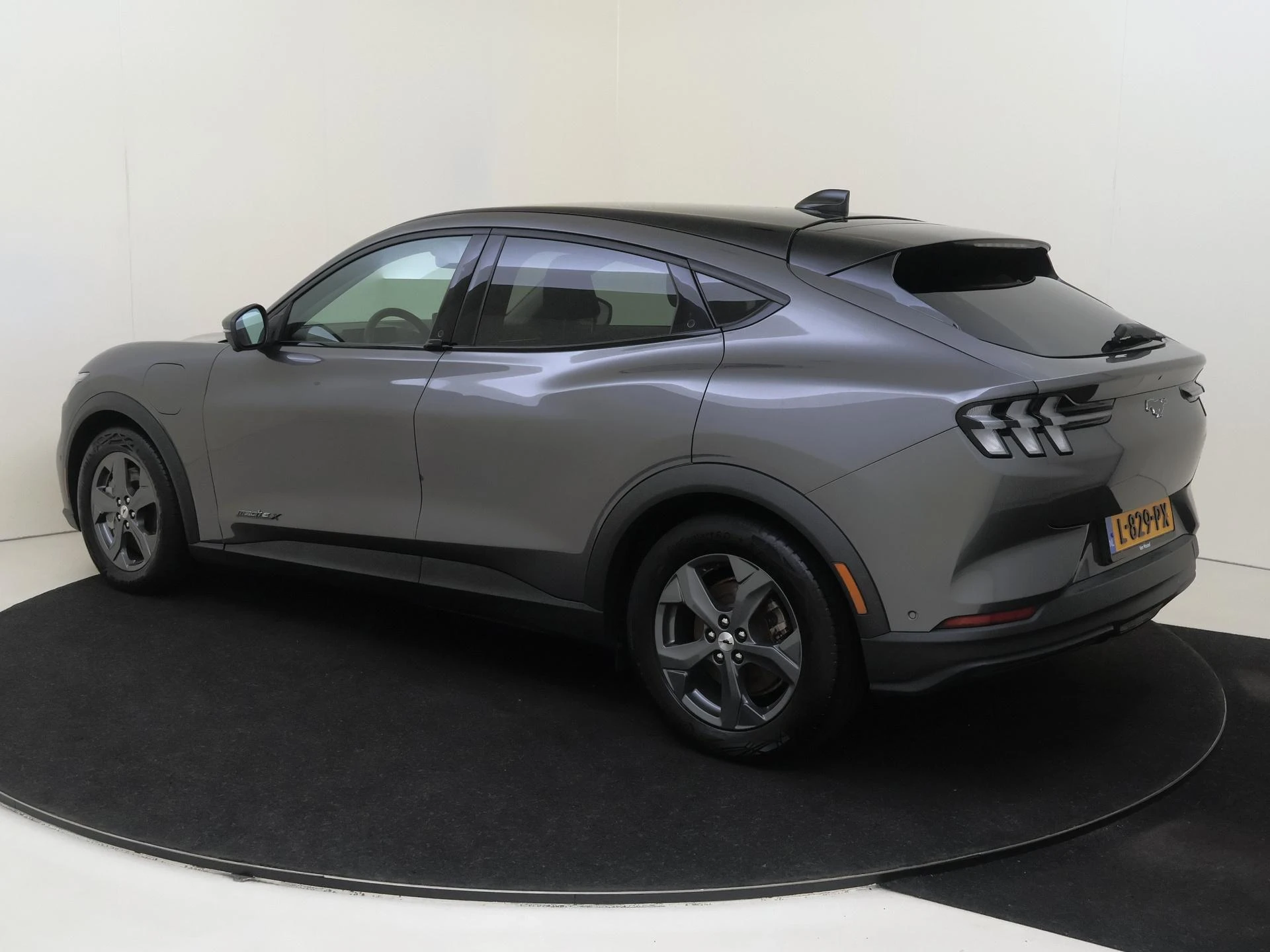 Ford MustangMach-E – autofoto 4