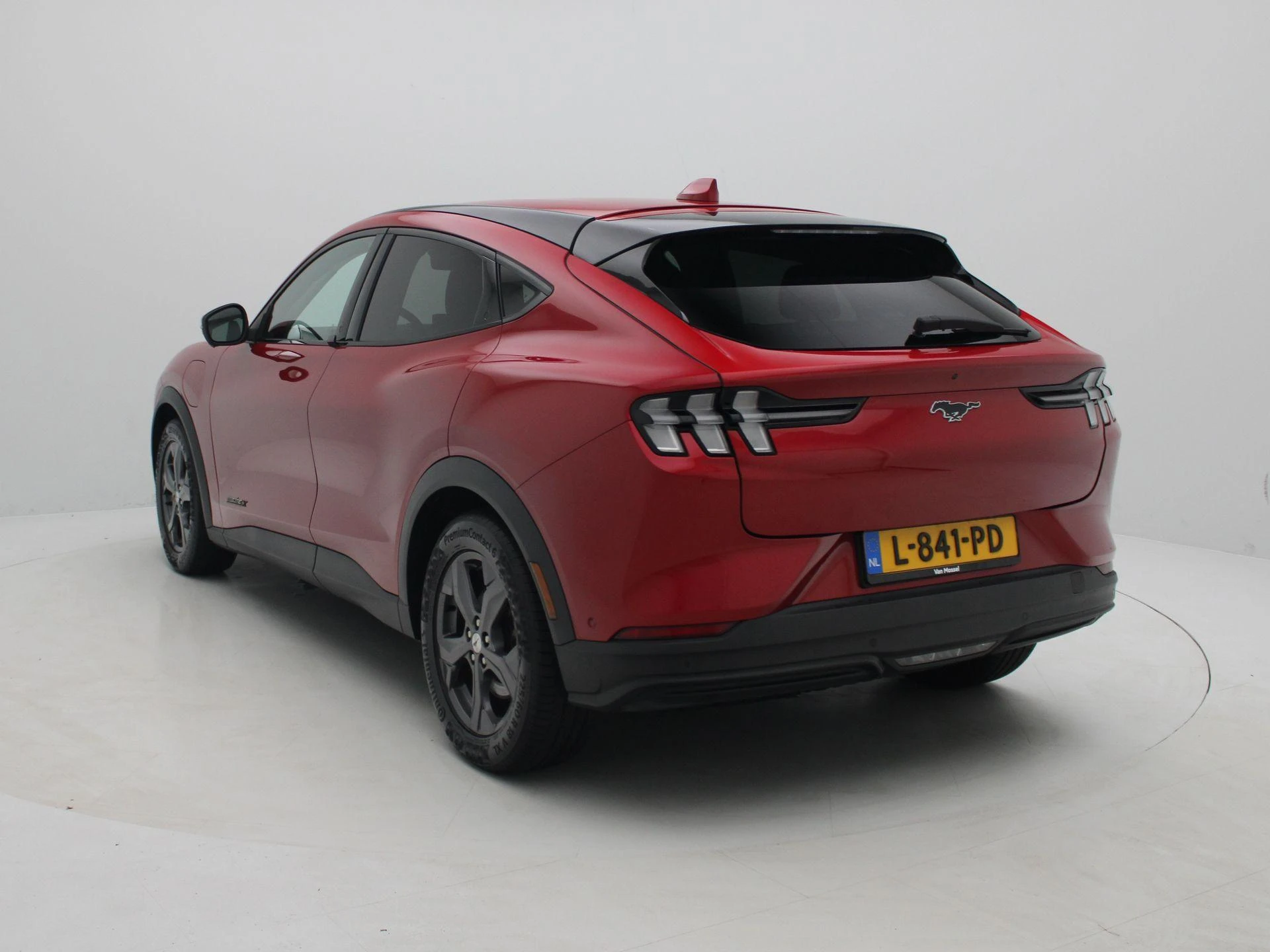 Ford MustangMach-E – autofoto 4