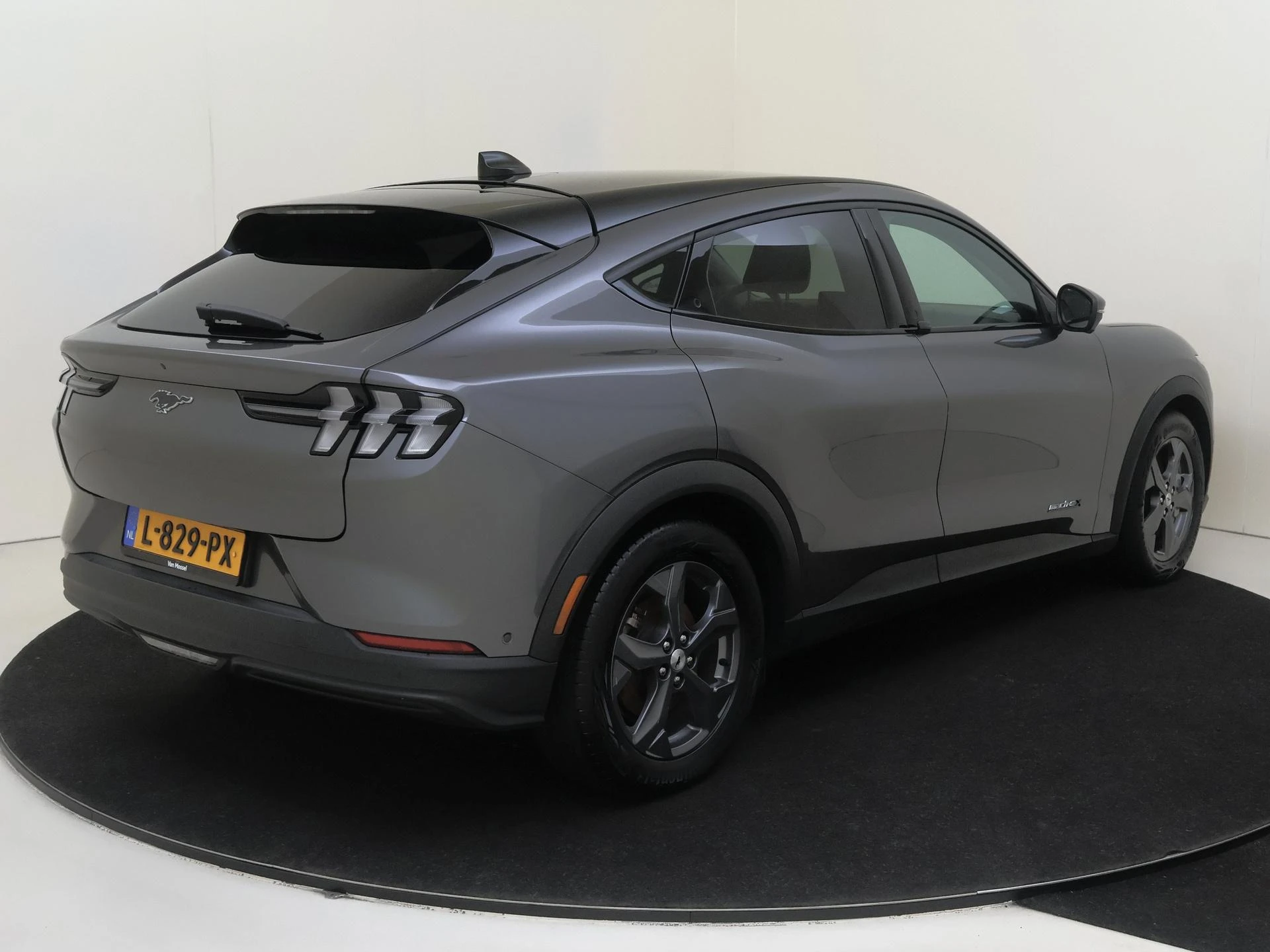 Ford MustangMach-E – autofoto 5