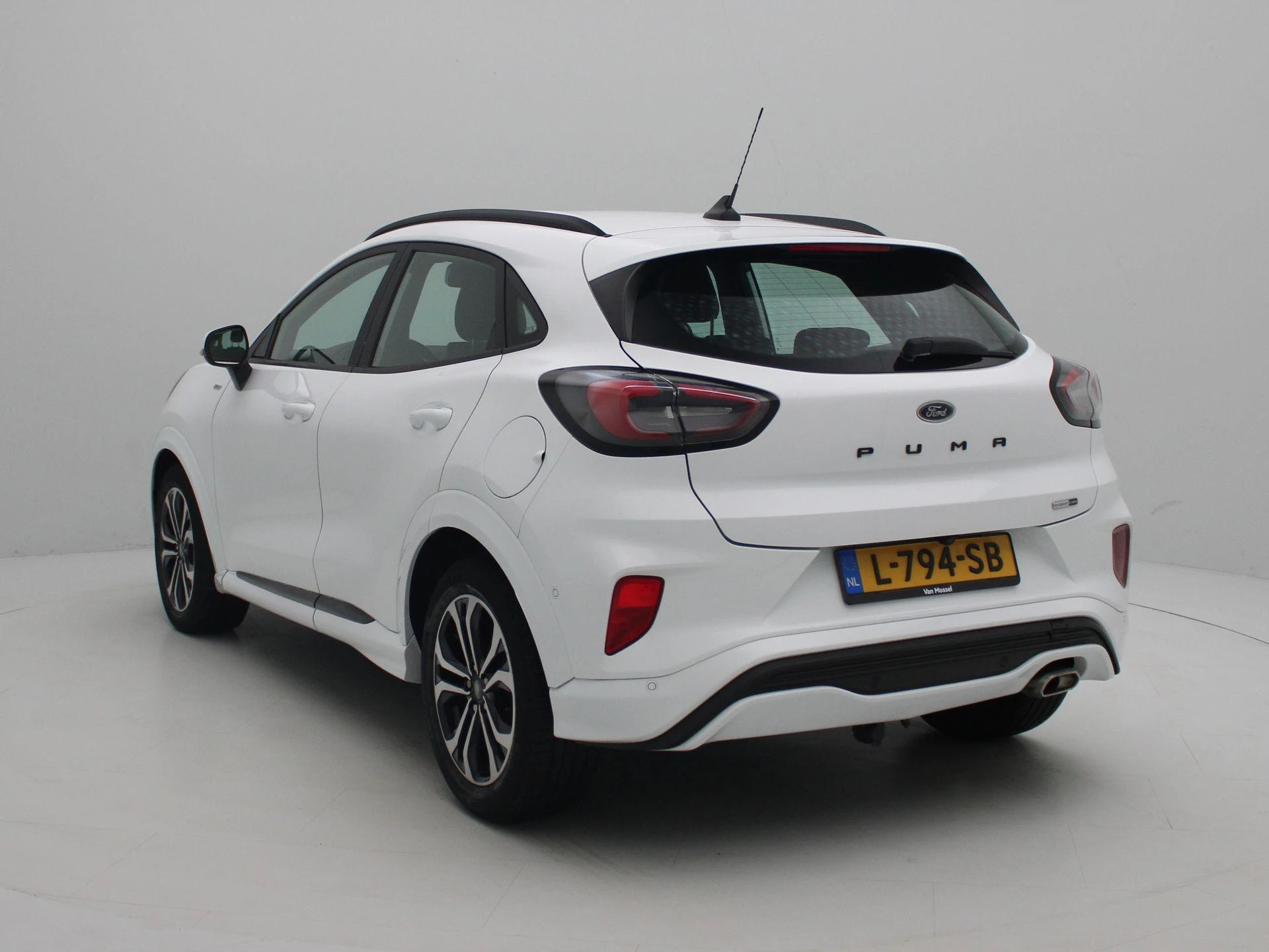 Ford Puma met kenteken 50100 – autofoto 3