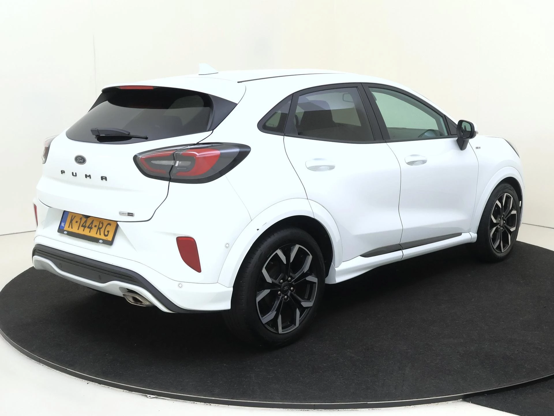 Ford Puma met kenteken 50100 – autofoto 5