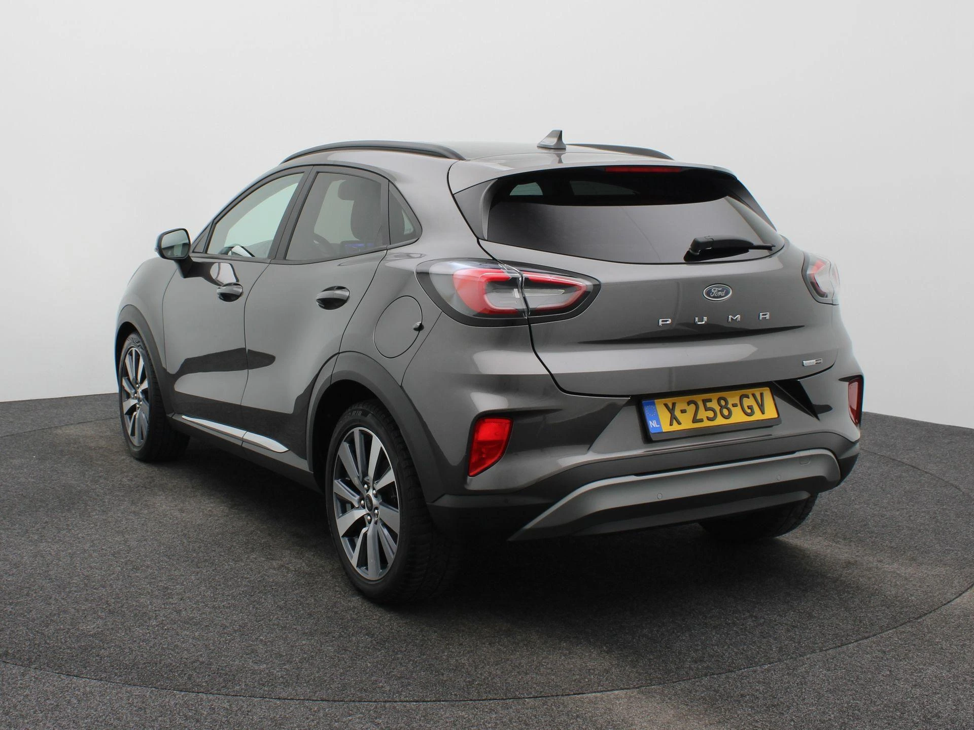 Ford Puma met kenteken X-258-GV – autofoto 3