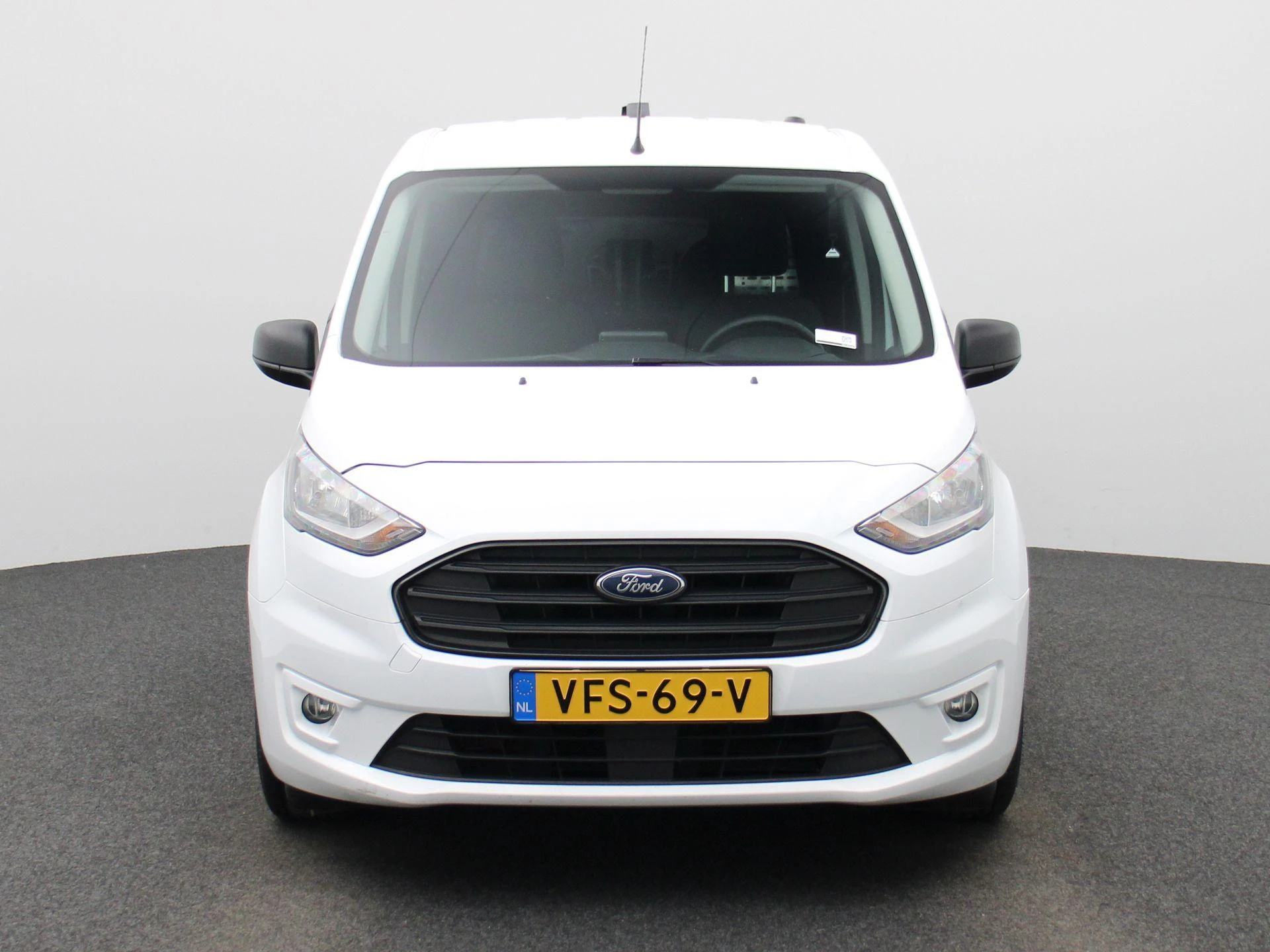 Ford TransitConnect met kenteken 42100 – autofoto 4