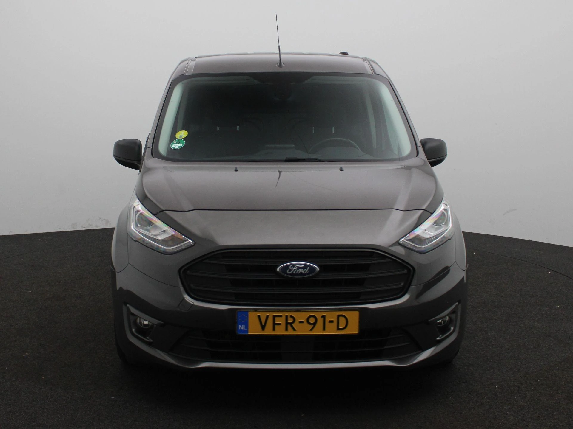 Ford TransitConnect met kenteken 48100 – autofoto 5