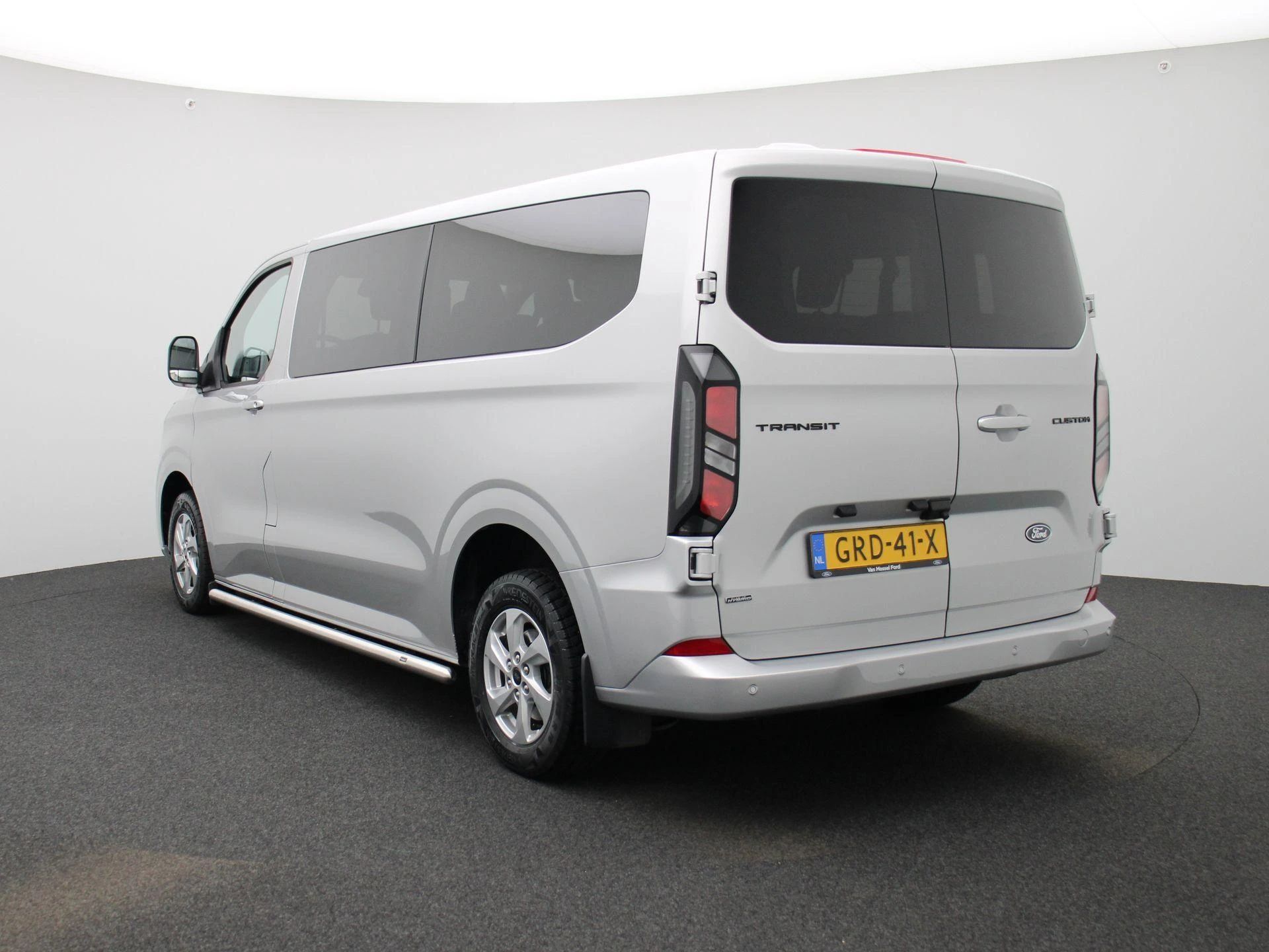 Ford TransitCustom met kenteken 13100 – autofoto 3