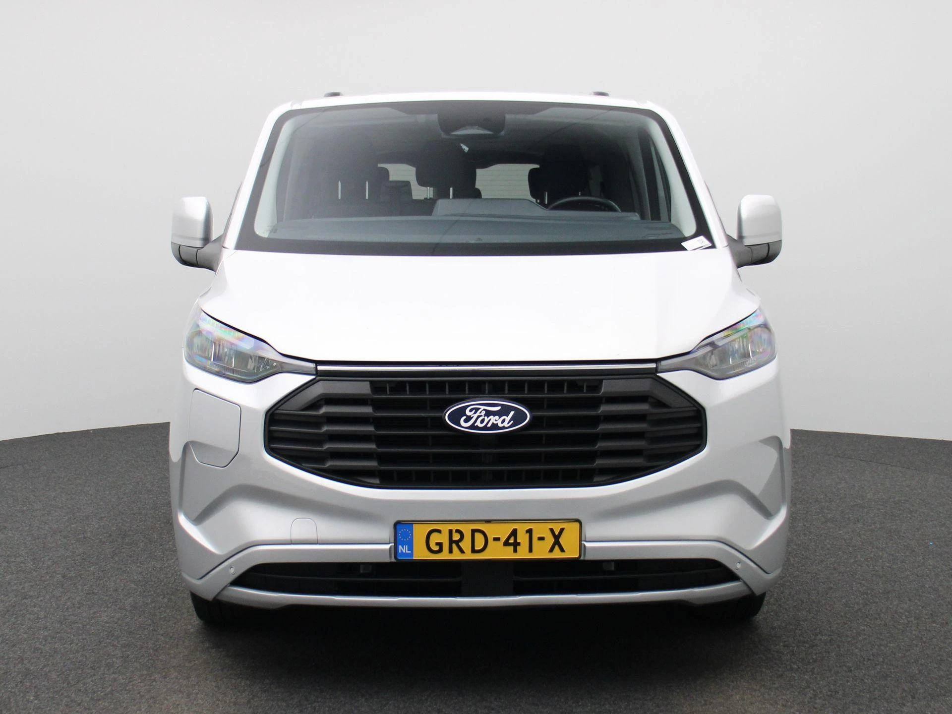 Ford TransitCustom met kenteken 13100 – autofoto 4