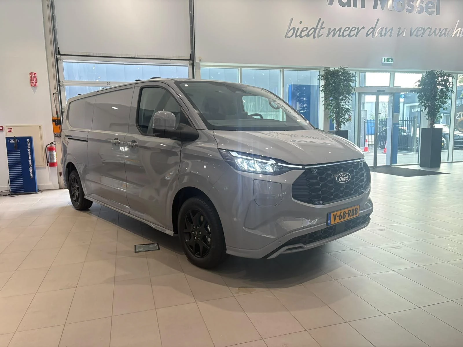 Ford TransitCustom met kenteken V-68-RBB – autofoto 4