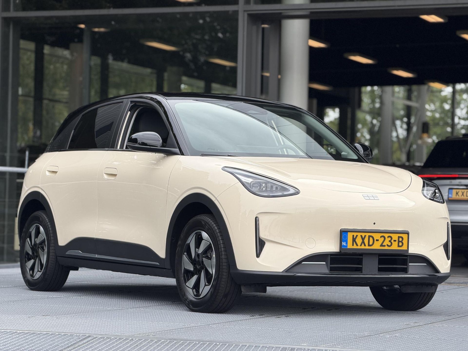 GEELY E2 met kenteken KXD-23-B – autofoto 5