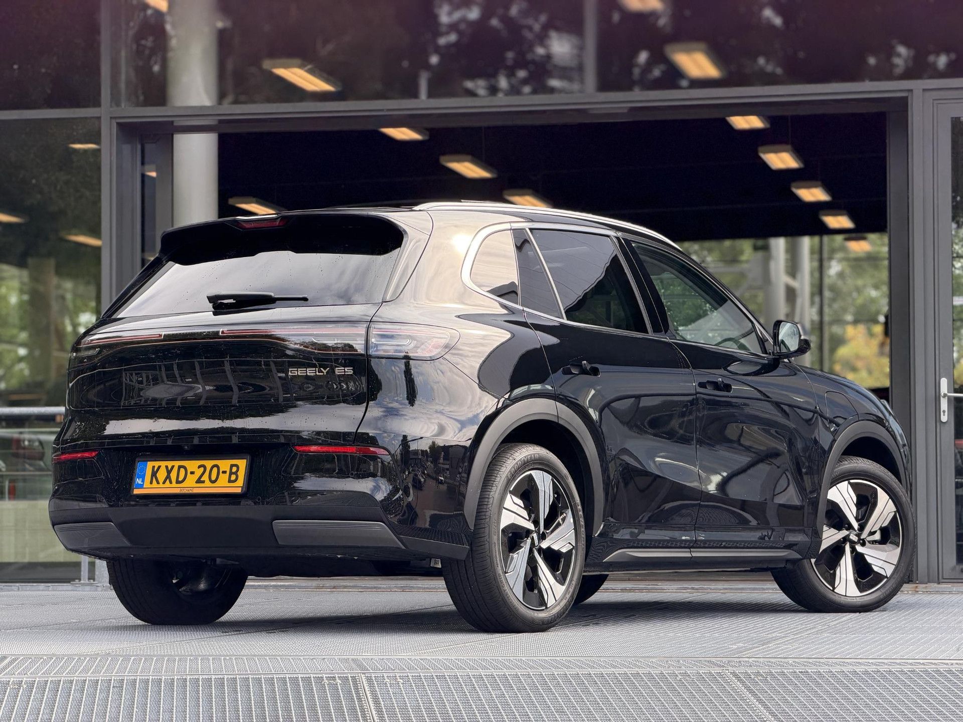 GEELY E5 met kenteken KXD-20-B – autofoto 2