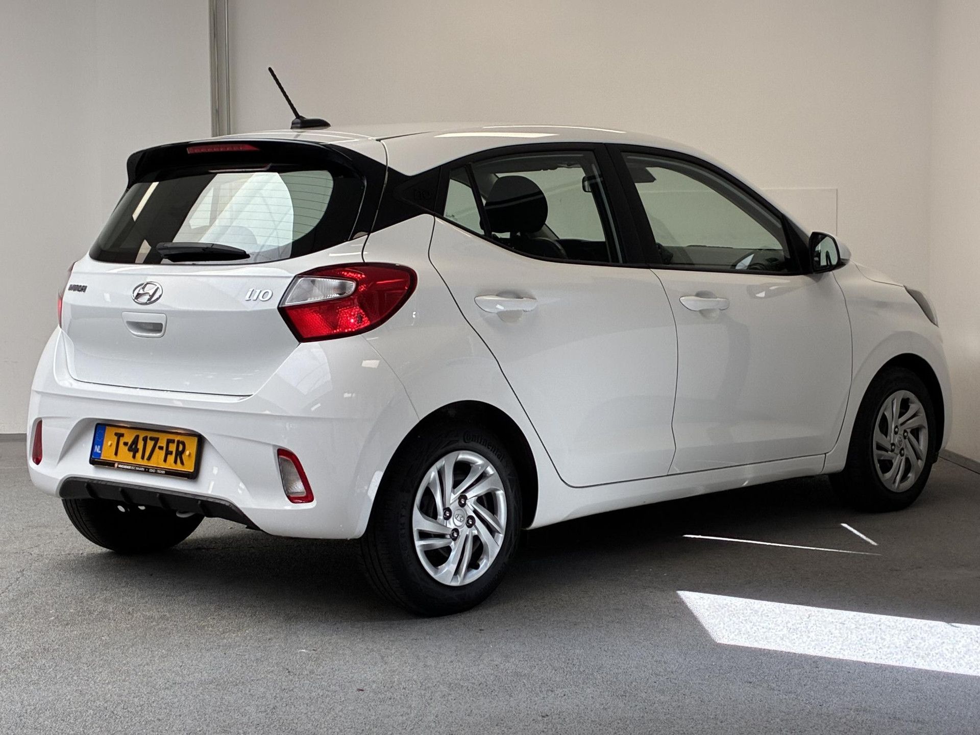 Hyundai i10 met kenteken T-417-FR – autofoto 2