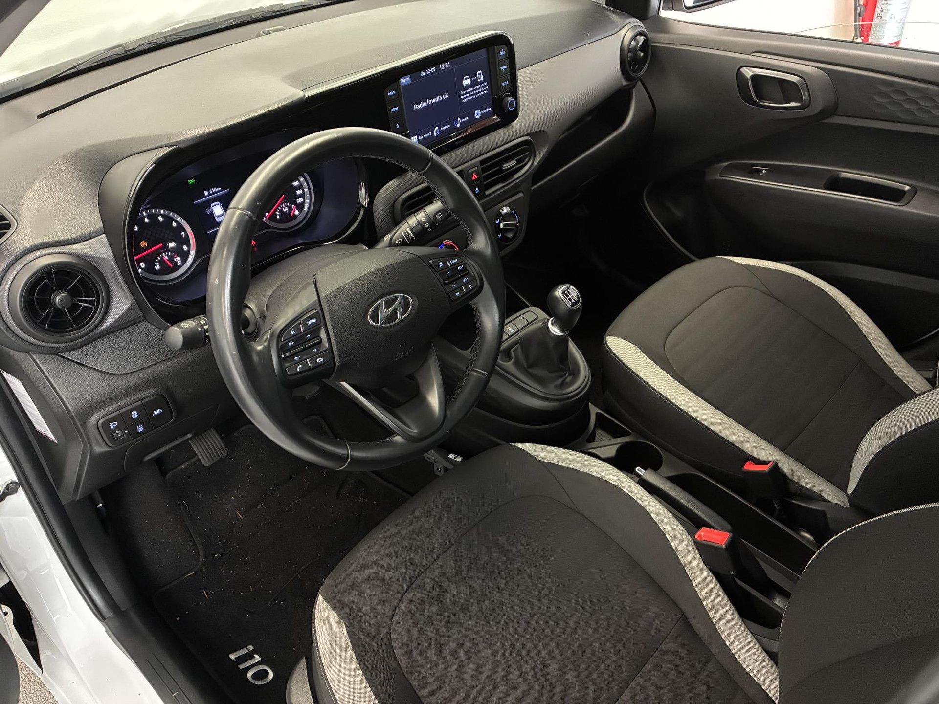 Hyundai i10 met kenteken T-417-FR – autofoto 3