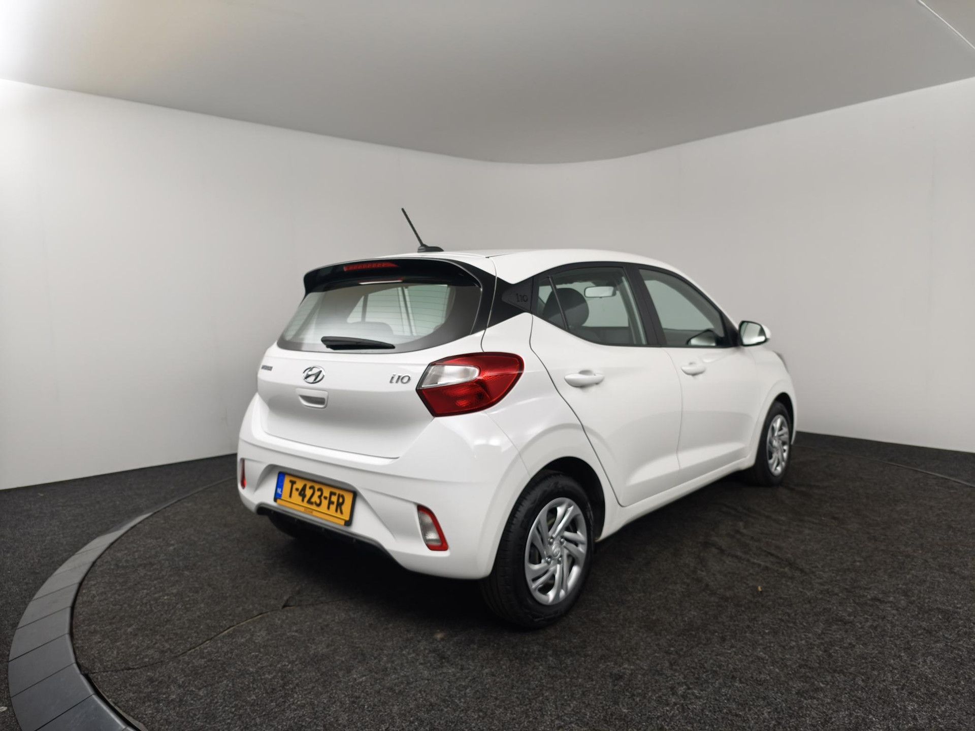 Hyundai i10 met kenteken T-423-FR – autofoto 2