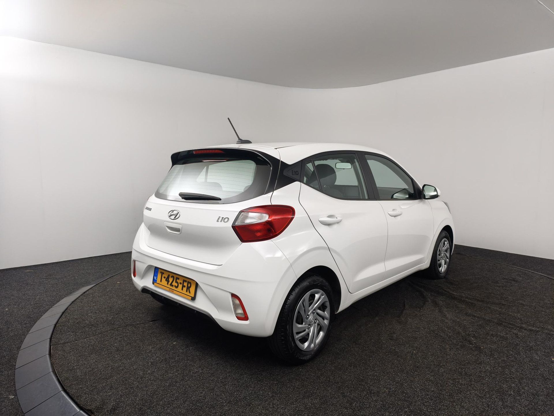 Hyundai i10 met kenteken T-425-FR – autofoto 2