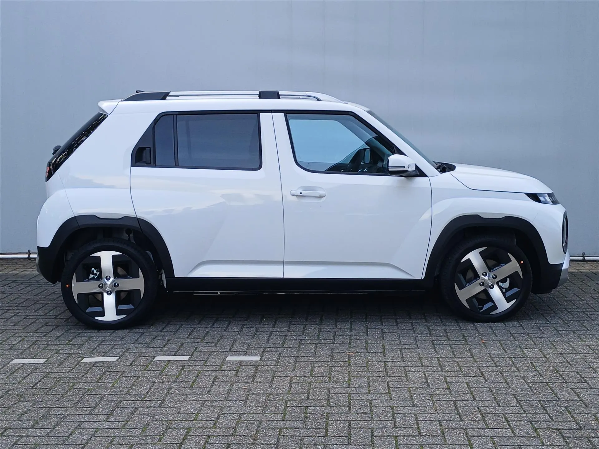 Hyundai Inster met kenteken 78887 – autofoto 4