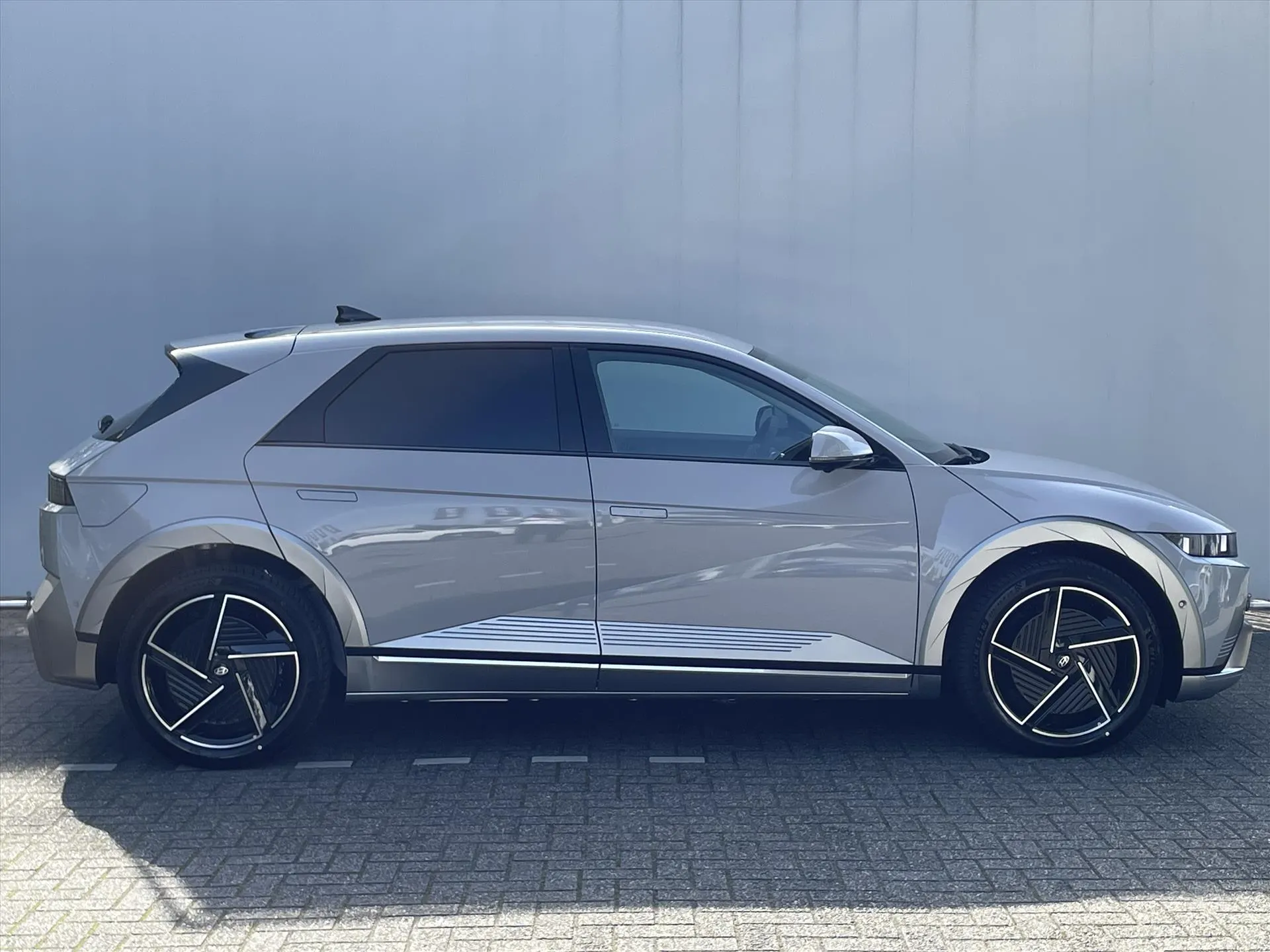 Hyundai IONIQ5 met kenteken 79042 – autofoto 4