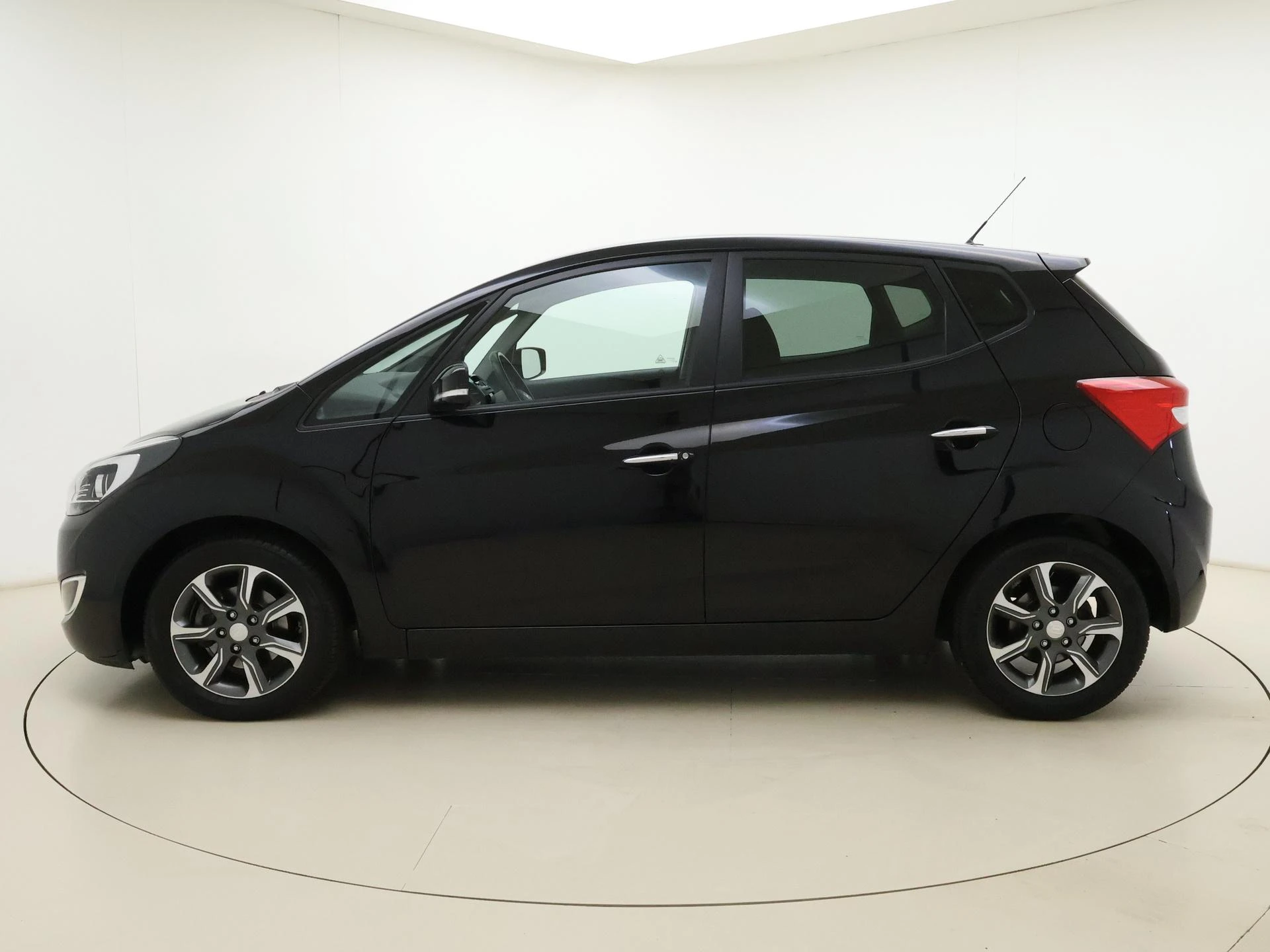 Hyundai ix20 met kenteken 83100 – autofoto 3