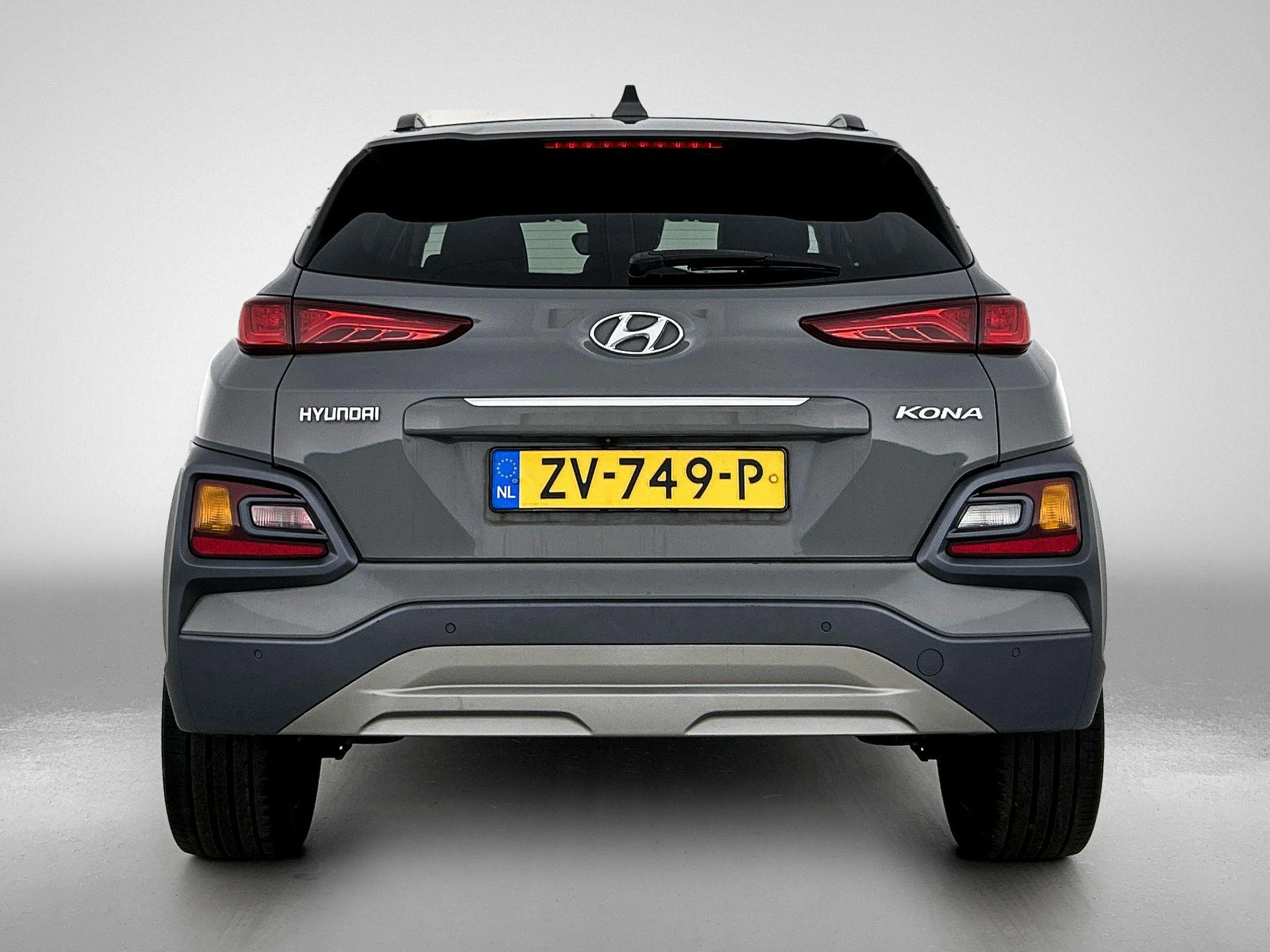 Hyundai Kona met kenteken 65100 – autofoto 5