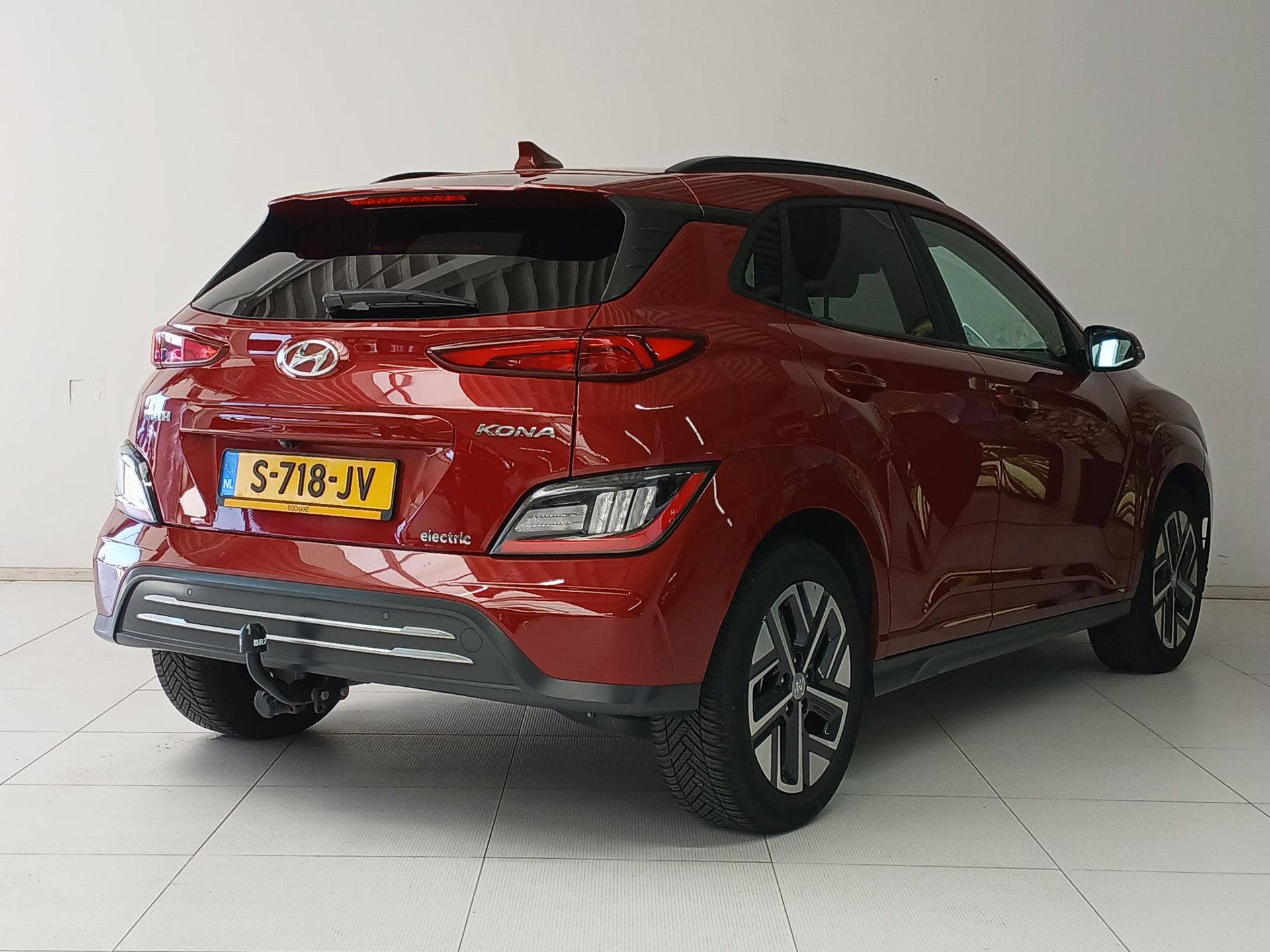 Hyundai Kona met kenteken S-718-JV – autofoto 2