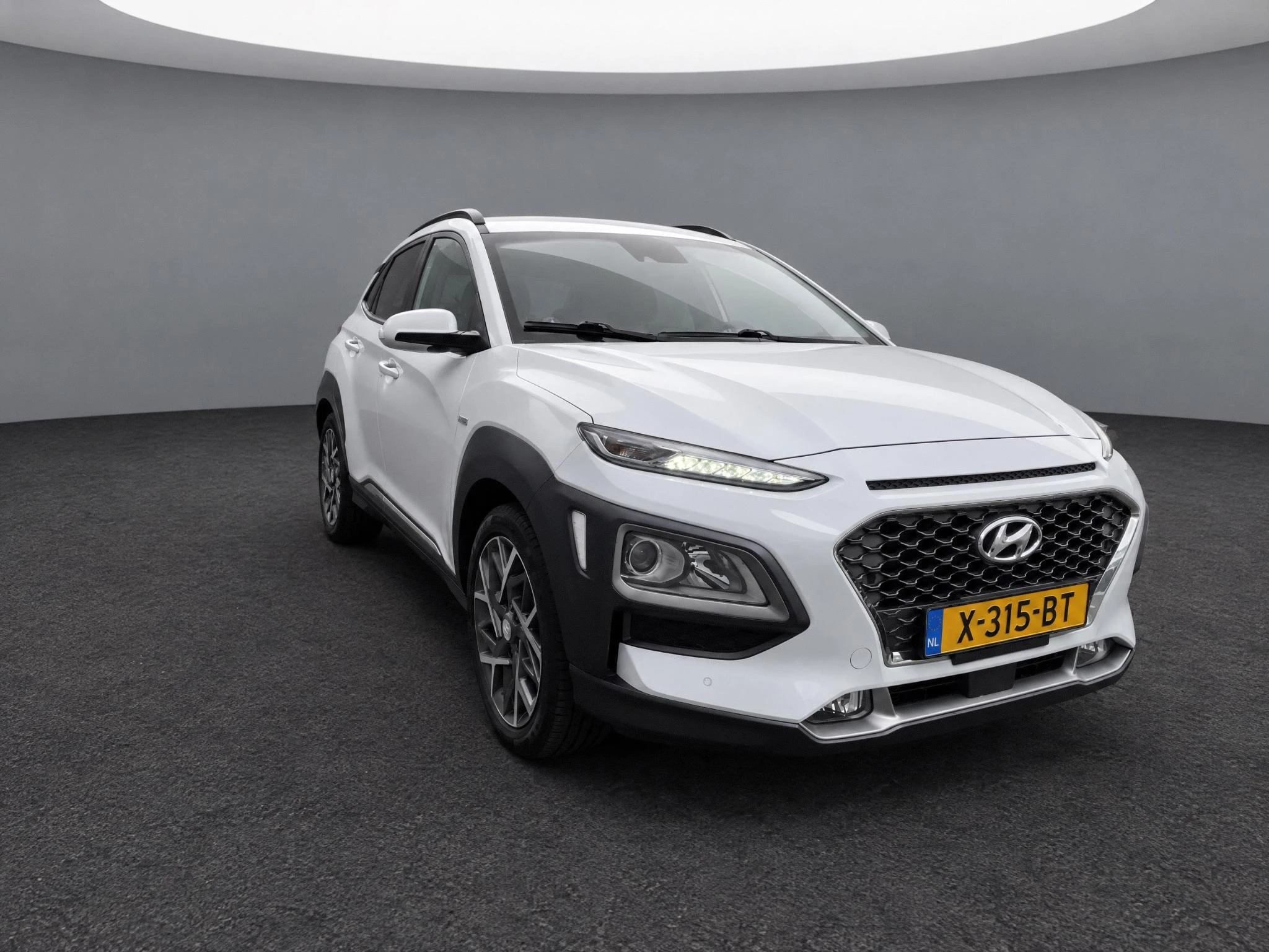 Hyundai Kona met kenteken X-315-BT – autofoto 5