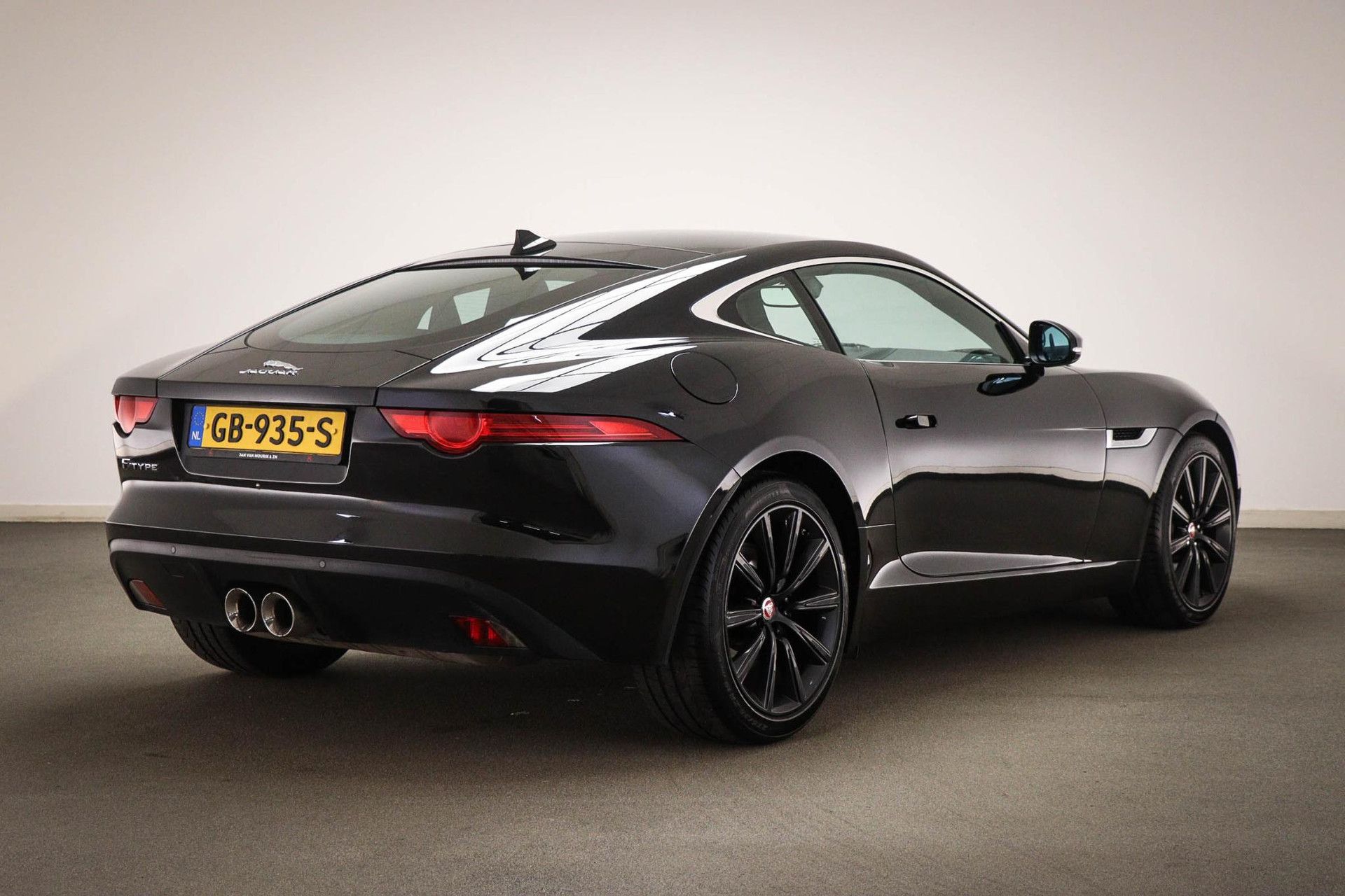 Jaguar F-Type met kenteken GB-935-S – autofoto 2