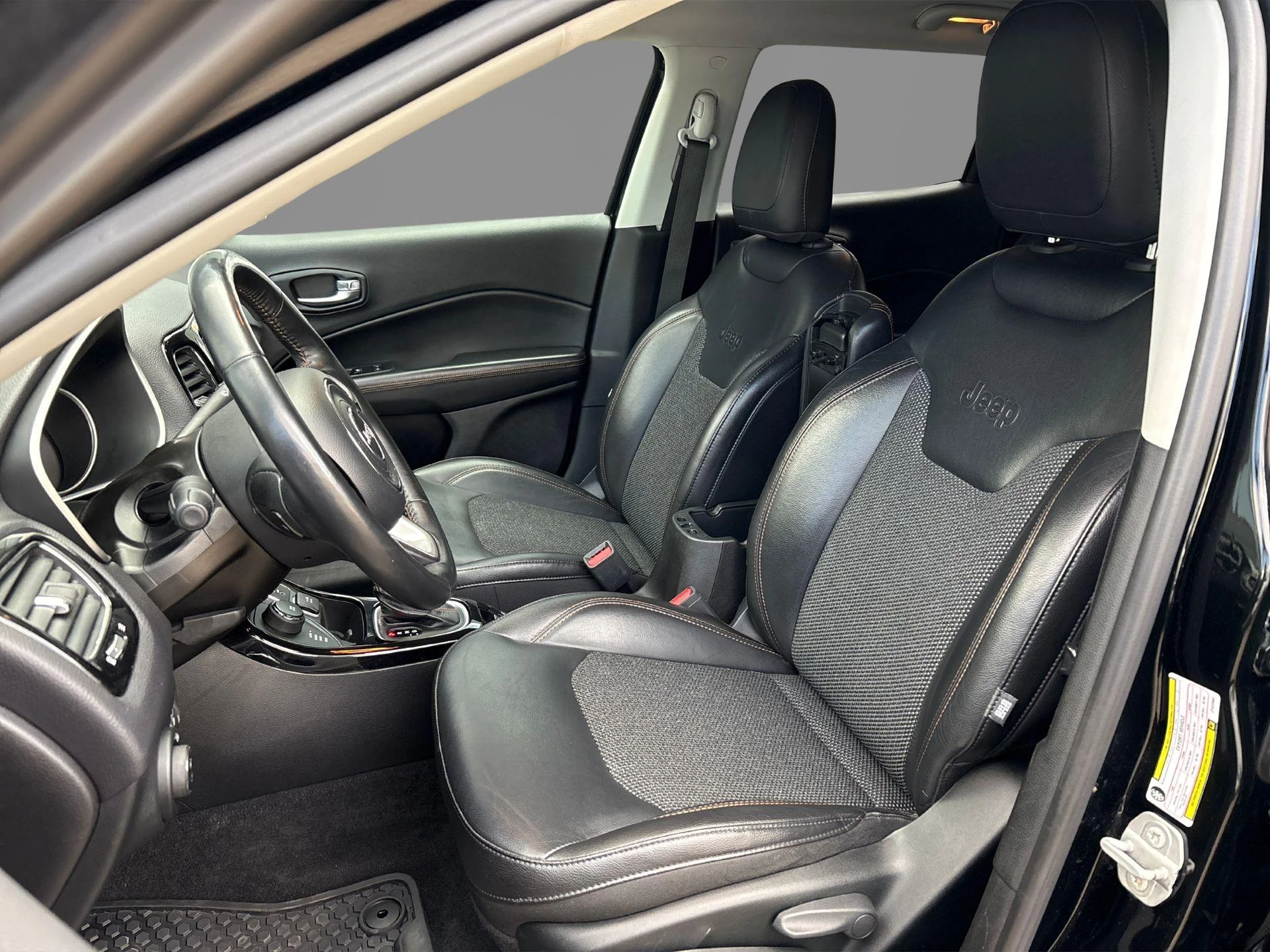 Jeep Compass met kenteken 87100 – autofoto 4