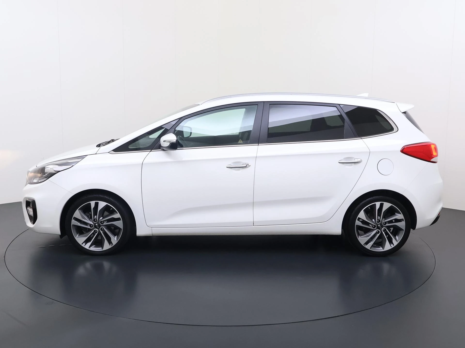Kia Carens met kenteken 78100 – autofoto 3