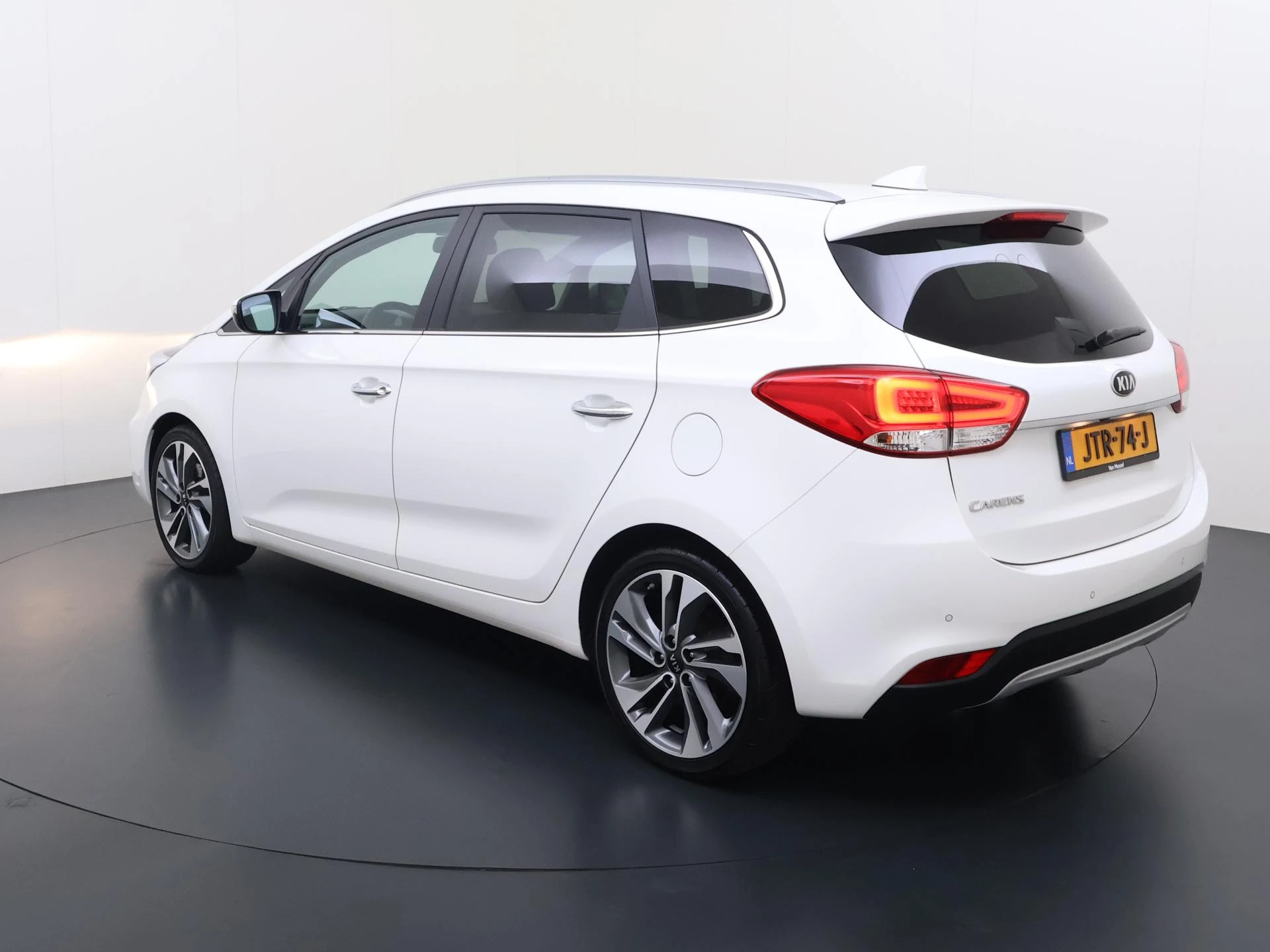 Kia Carens met kenteken 78100 – autofoto 5