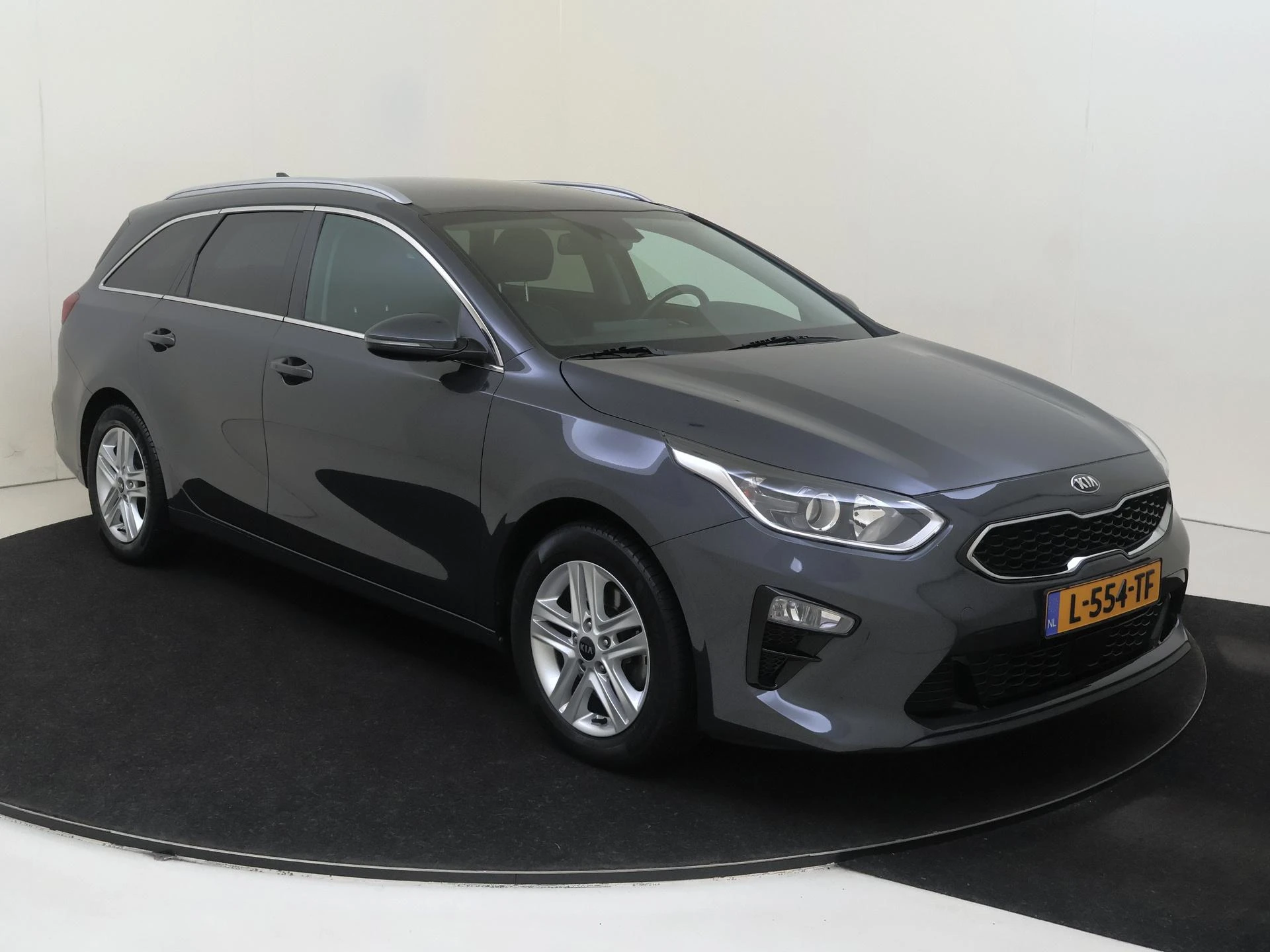 Kia CeedSportswagon met kenteken L-554-TF – autofoto 3
