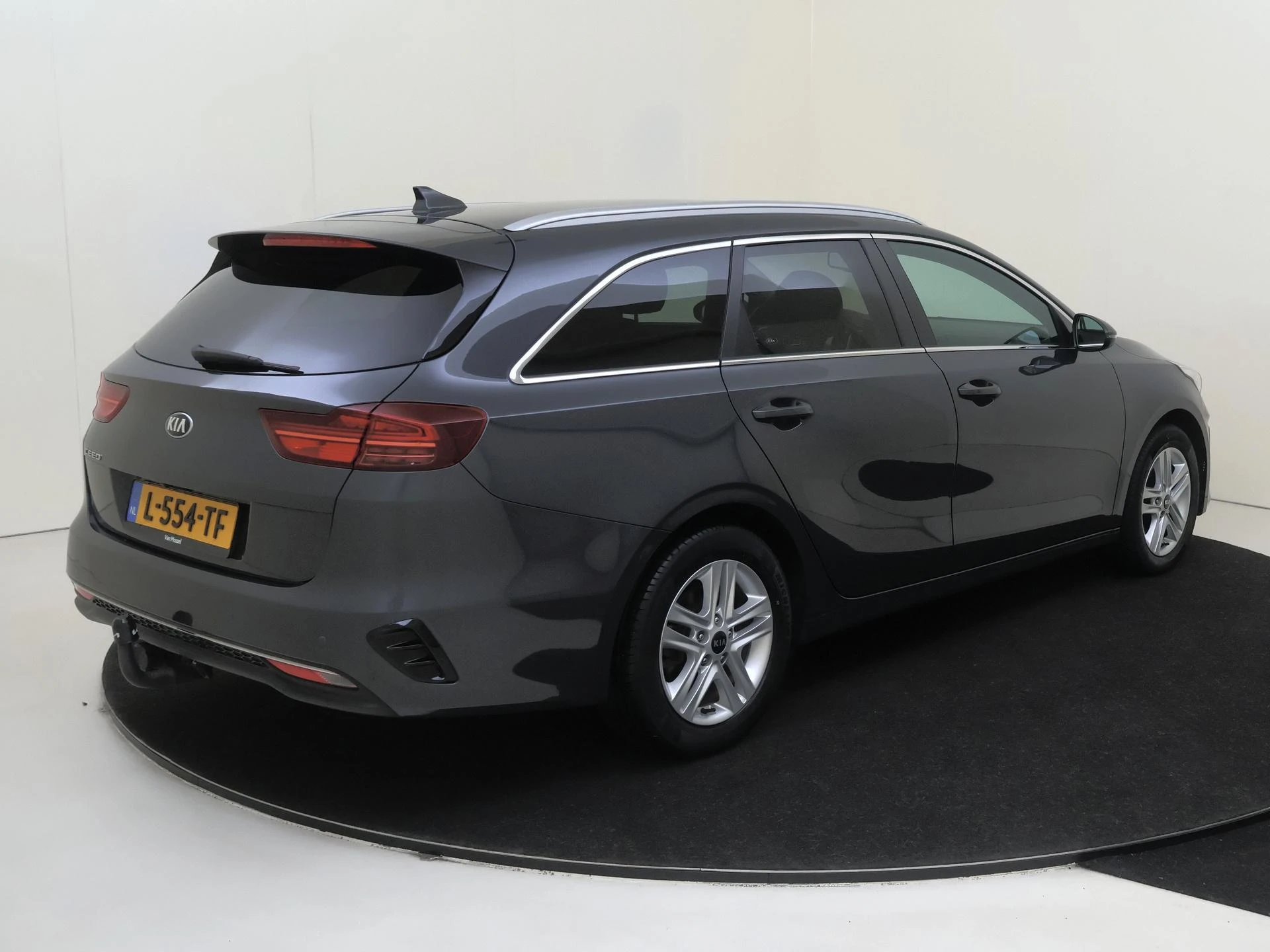 Kia CeedSportswagon met kenteken L-554-TF – autofoto 5