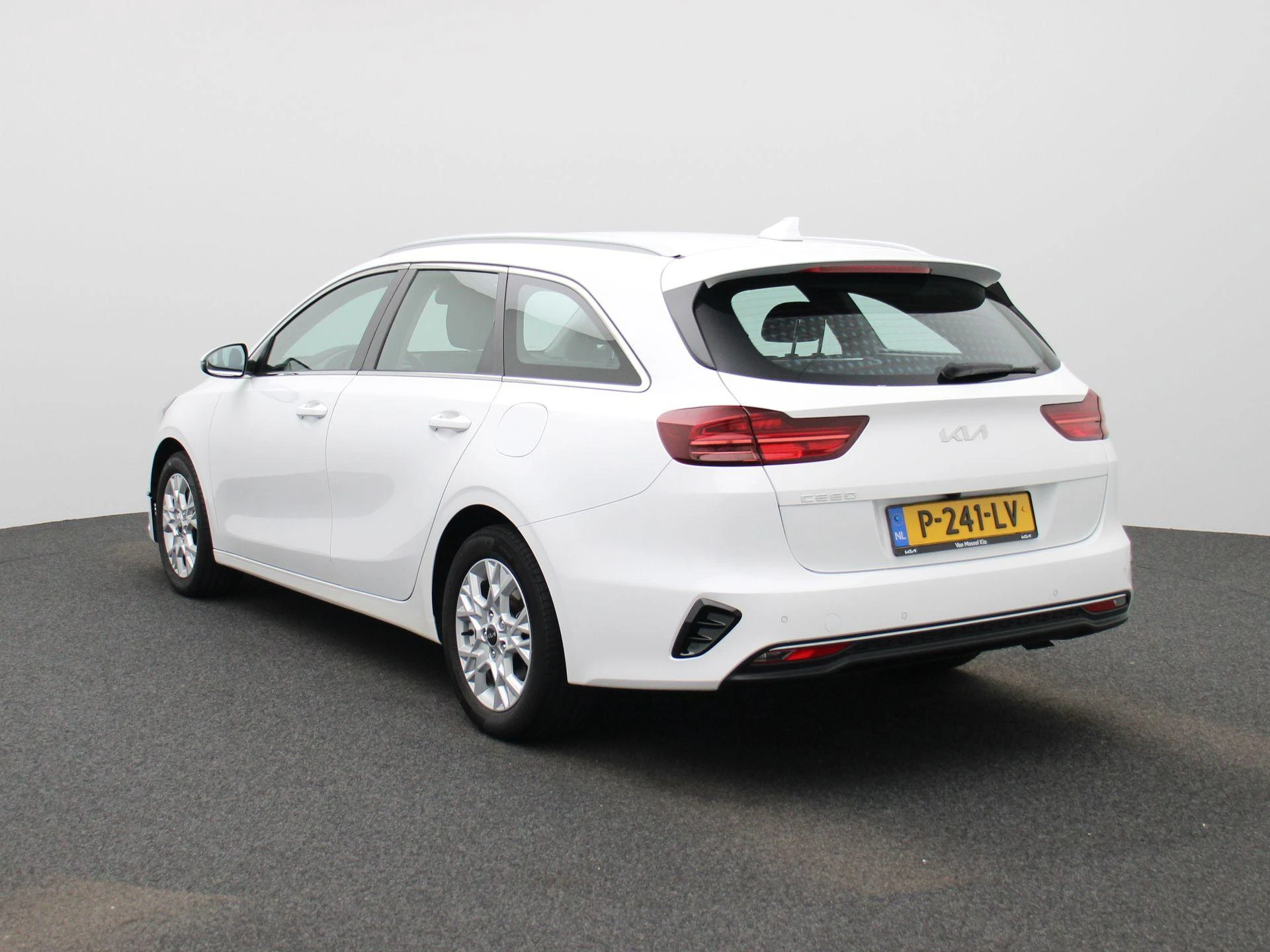 Kia CeedSportswagon met kenteken P-241-LV – autofoto 3