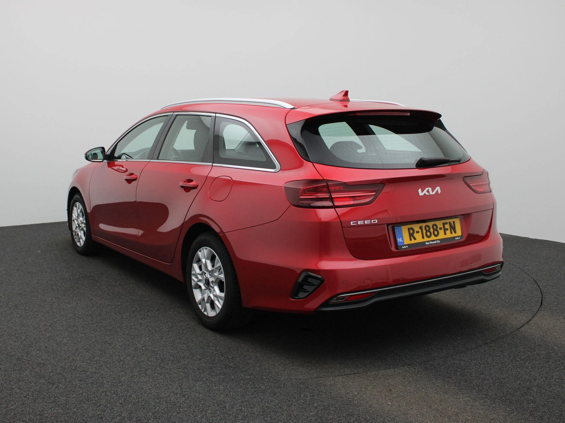 Kia CeedSportswagon met kenteken R-188-FN – autofoto 3