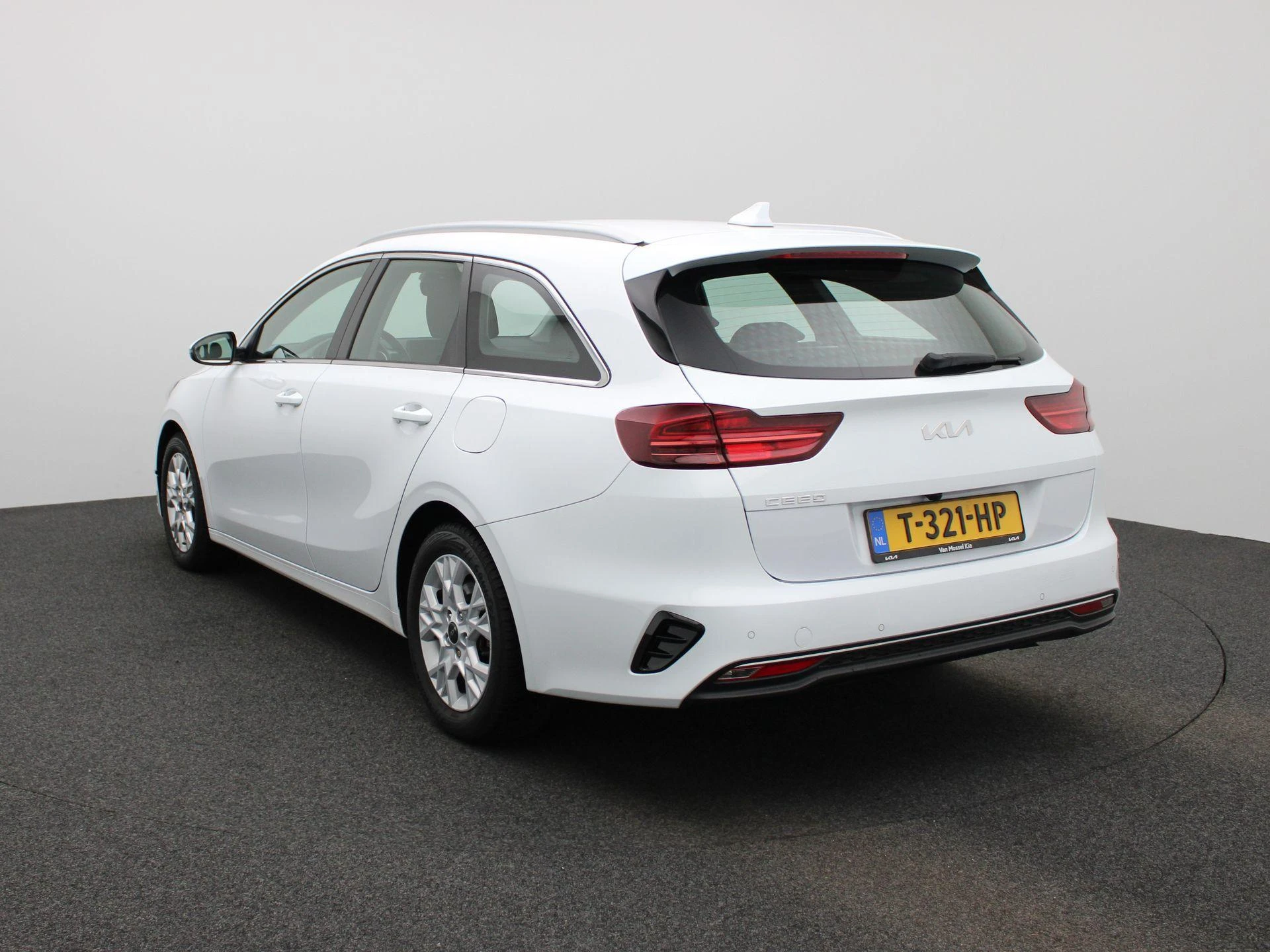 Kia CeedSportswagon met kenteken T-321-HP – autofoto 3