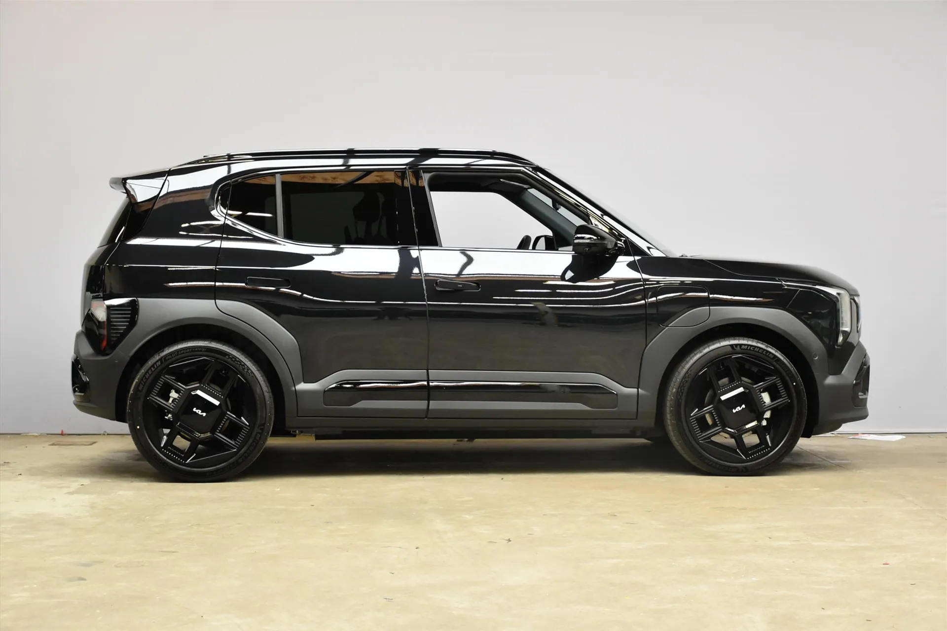 Kia EV2 met kenteken 78989 – autofoto 5