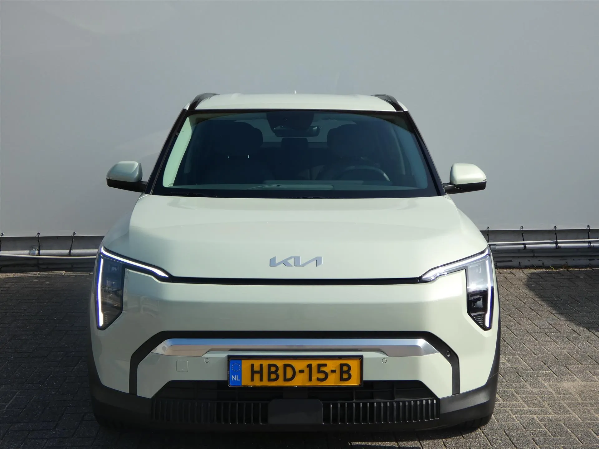 Kia EV3 met kenteken HBD-15-B – autofoto 2