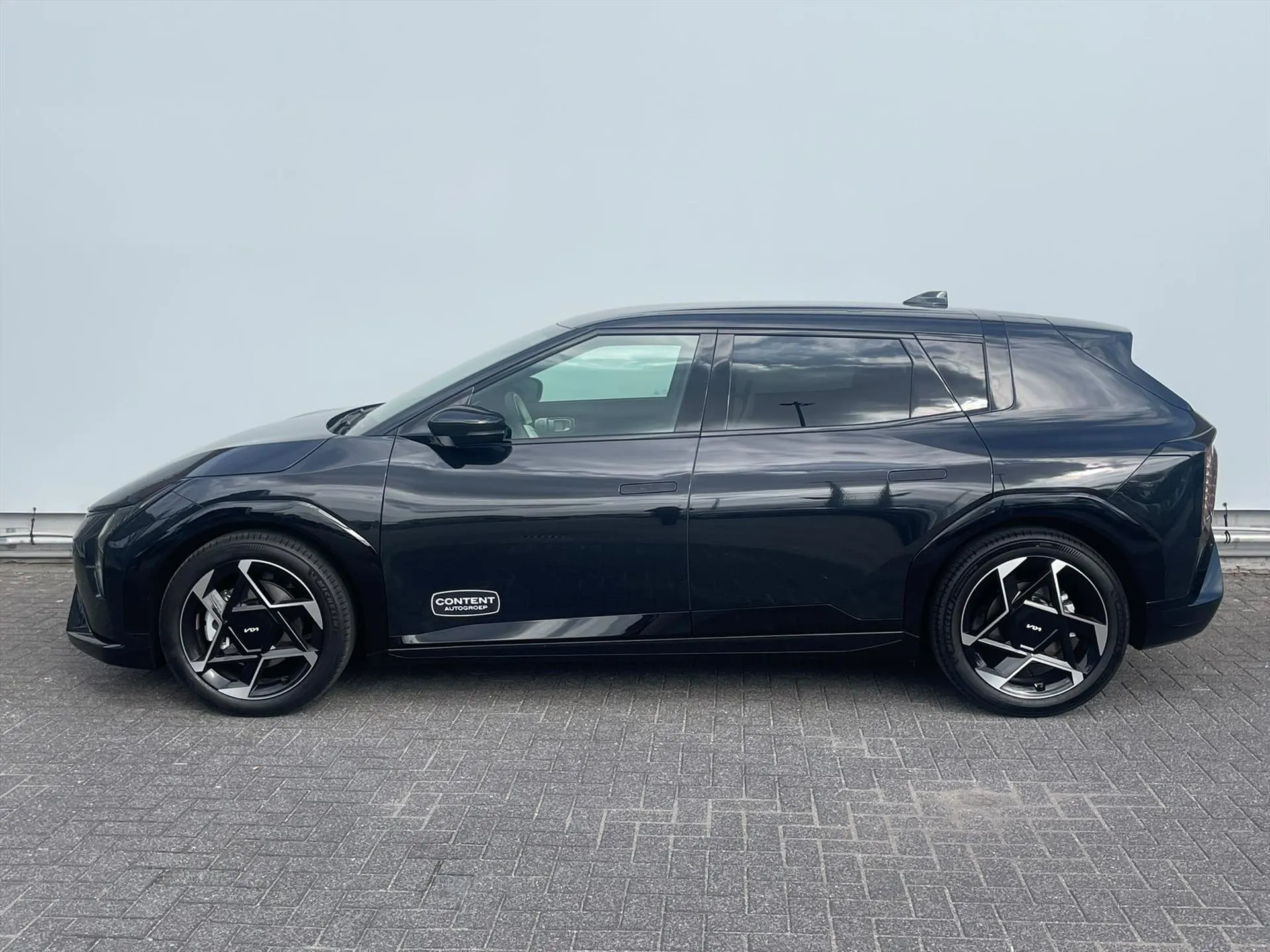 Kia EV4 met kenteken KXV-99-F – autofoto 2