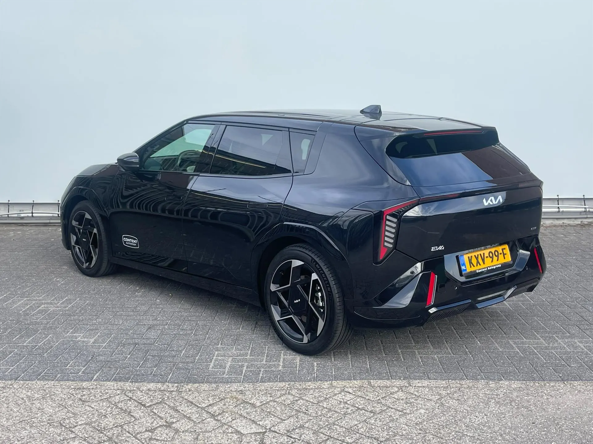 Kia EV4 met kenteken KXV-99-F – autofoto 3