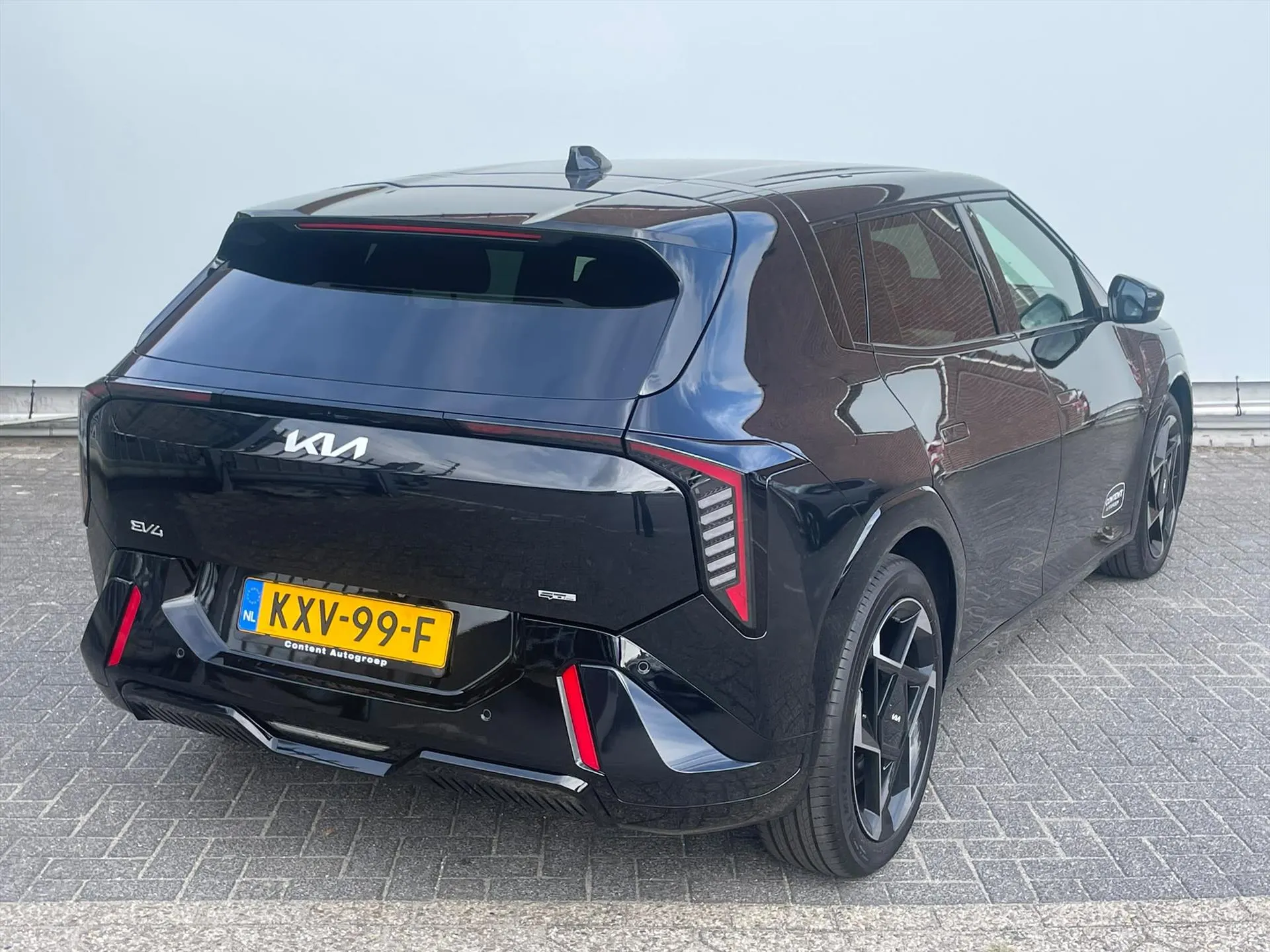 Kia EV4 met kenteken KXV-99-F – autofoto 4