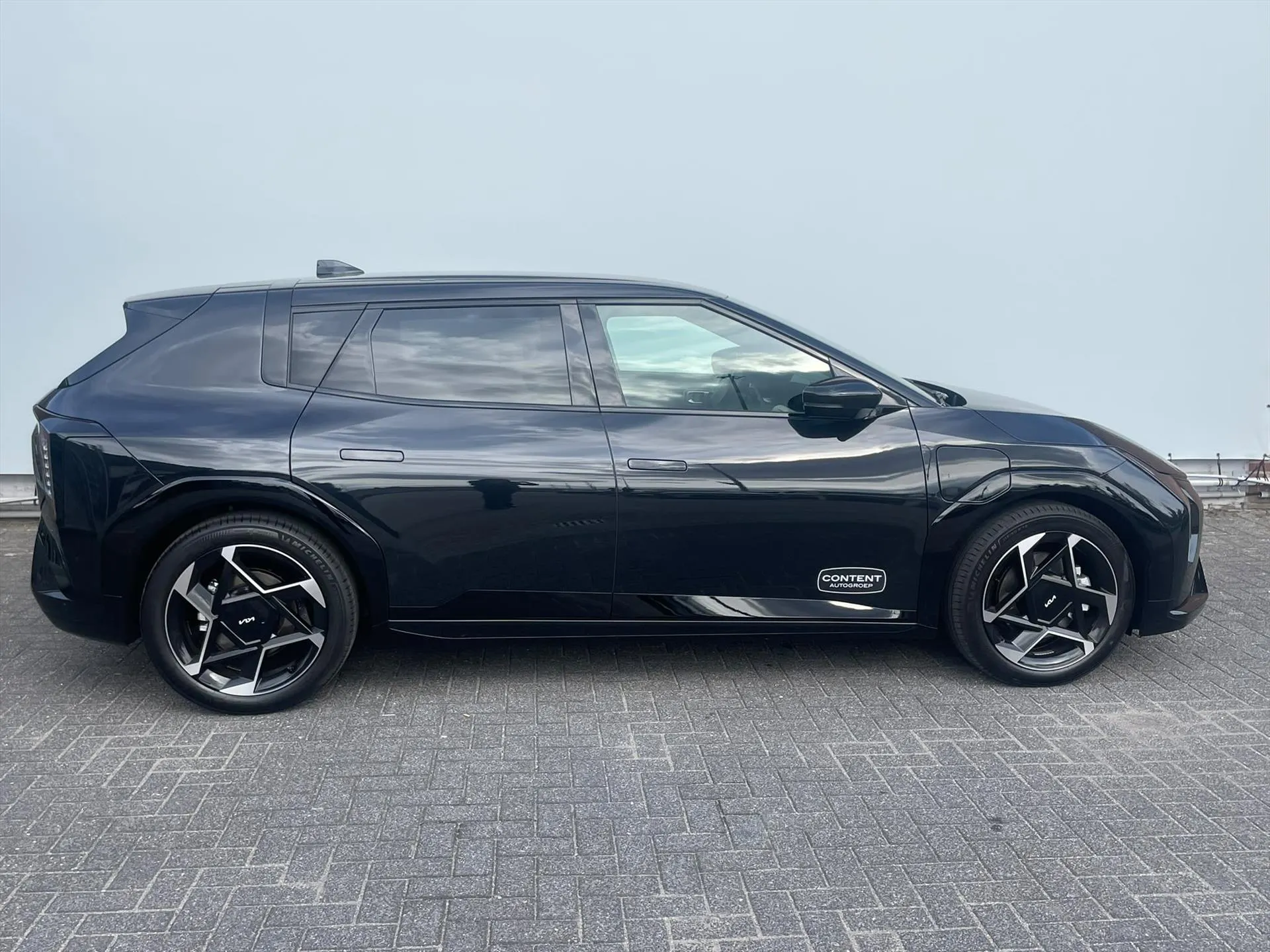 Kia EV4 met kenteken KXV-99-F – autofoto 5