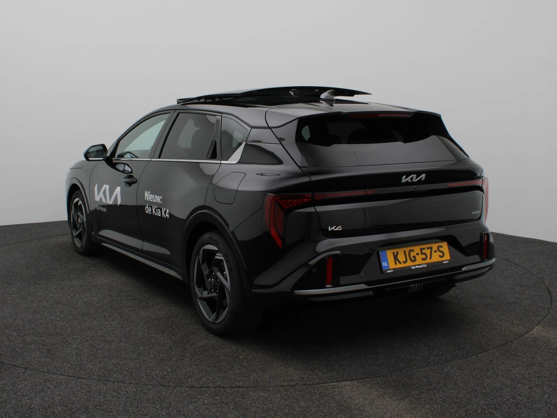 Kia K4 met kenteken KJG-57-S – autofoto 3