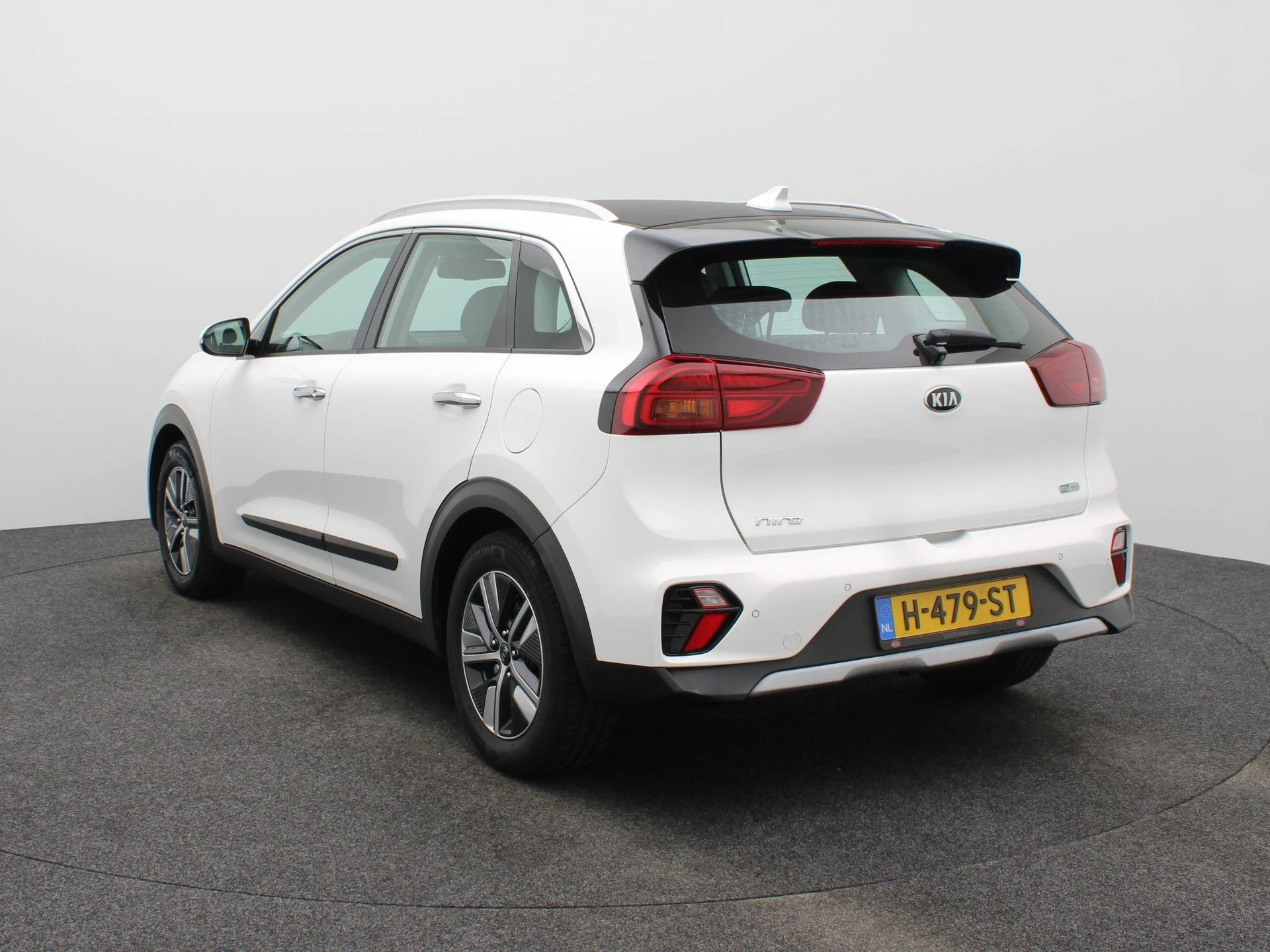 Kia Niro met kenteken 34100 – autofoto 3