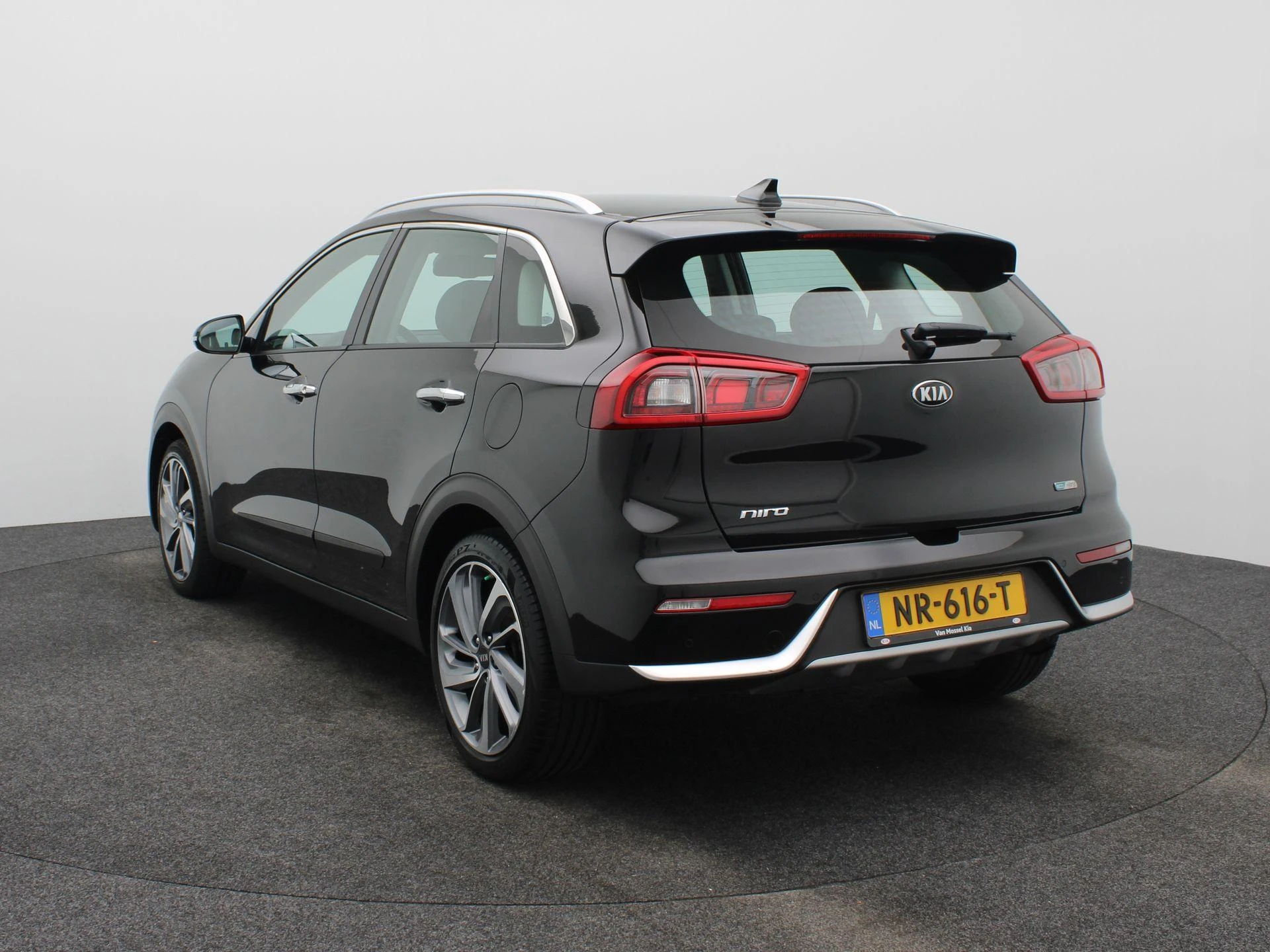 Kia Niro met kenteken 38100 – autofoto 3