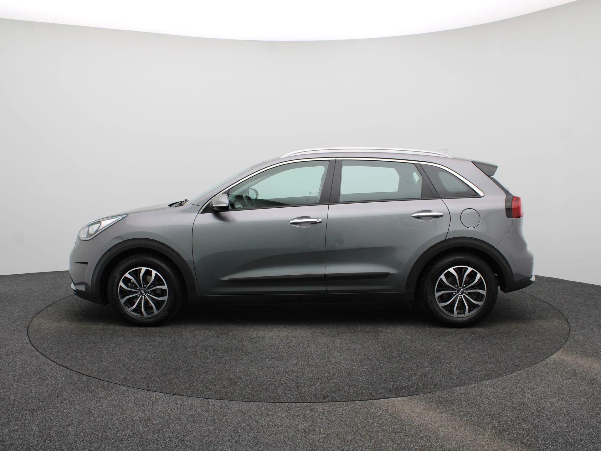 Kia Niro met kenteken 38100 – autofoto 5