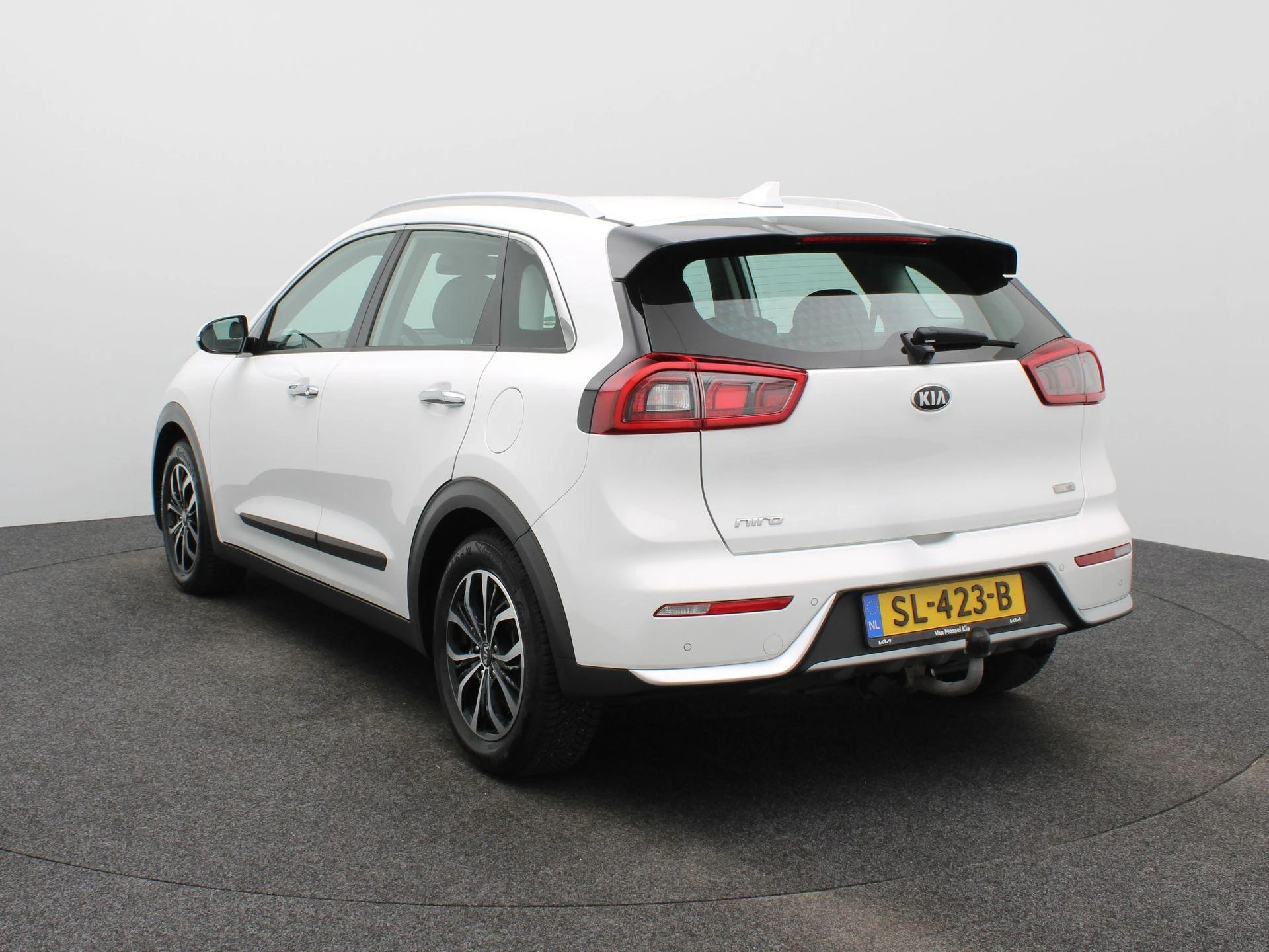 Kia Niro met kenteken 38100 – autofoto 5