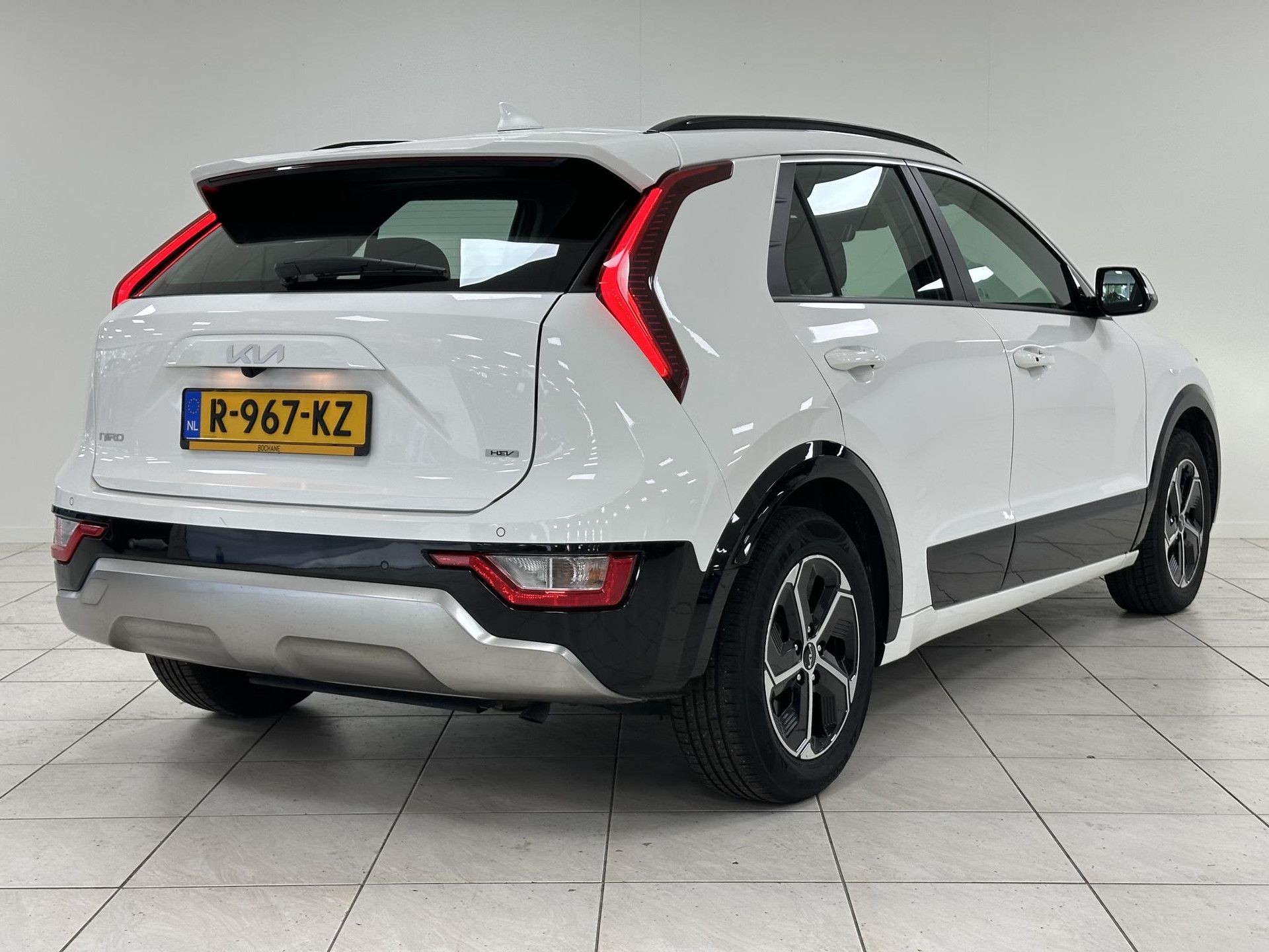 Kia Niro met kenteken R-967-KZ – autofoto 2