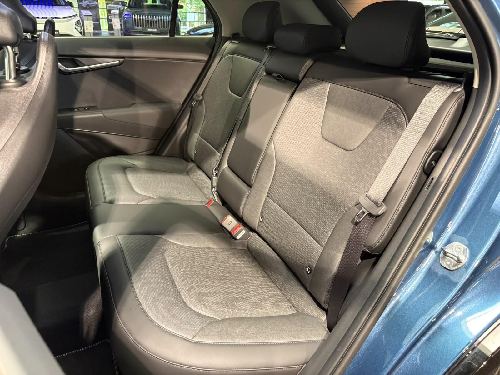 Kia Niro met kenteken X-508-KX – autofoto 5
