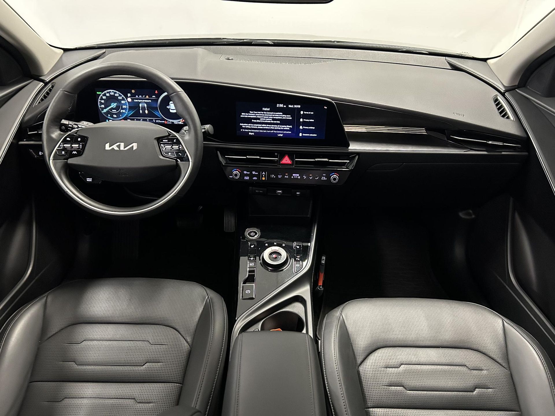 Kia NiroEV met kenteken T-702-DD – autofoto 3