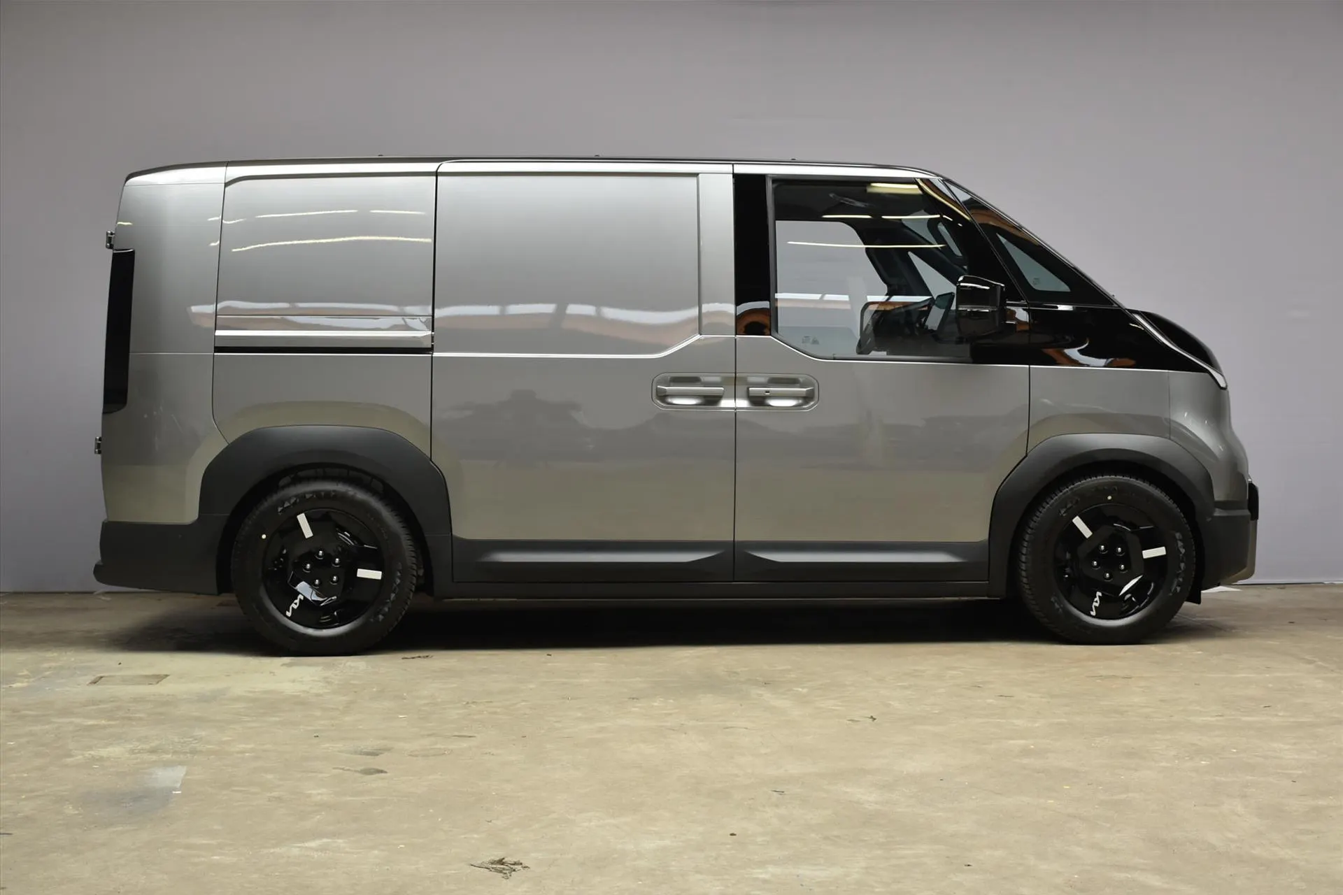 Kia PV5 met kenteken 78993 – autofoto 5