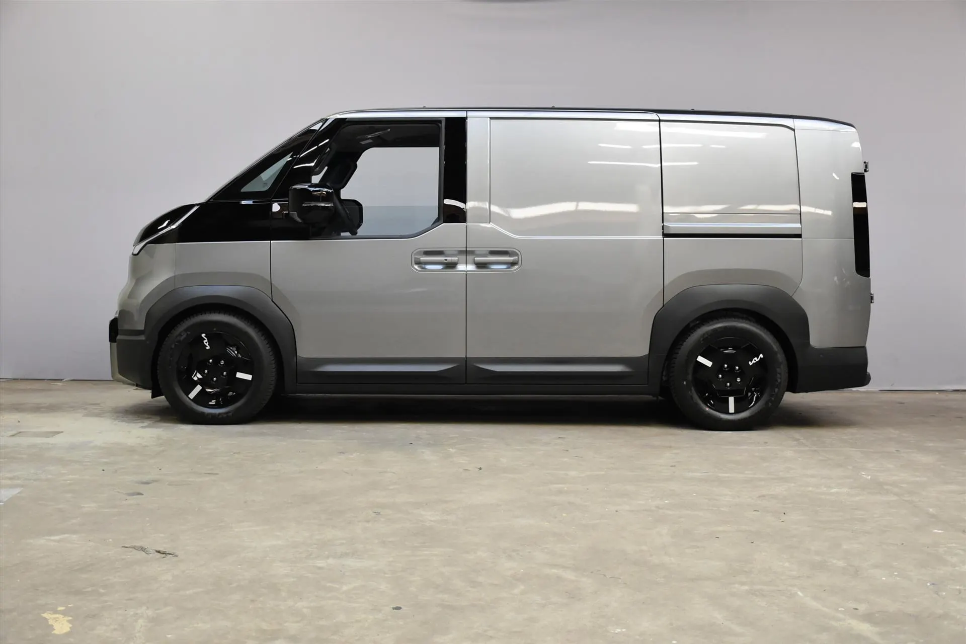 Kia PV5 met kenteken V-05-RHK – autofoto 2